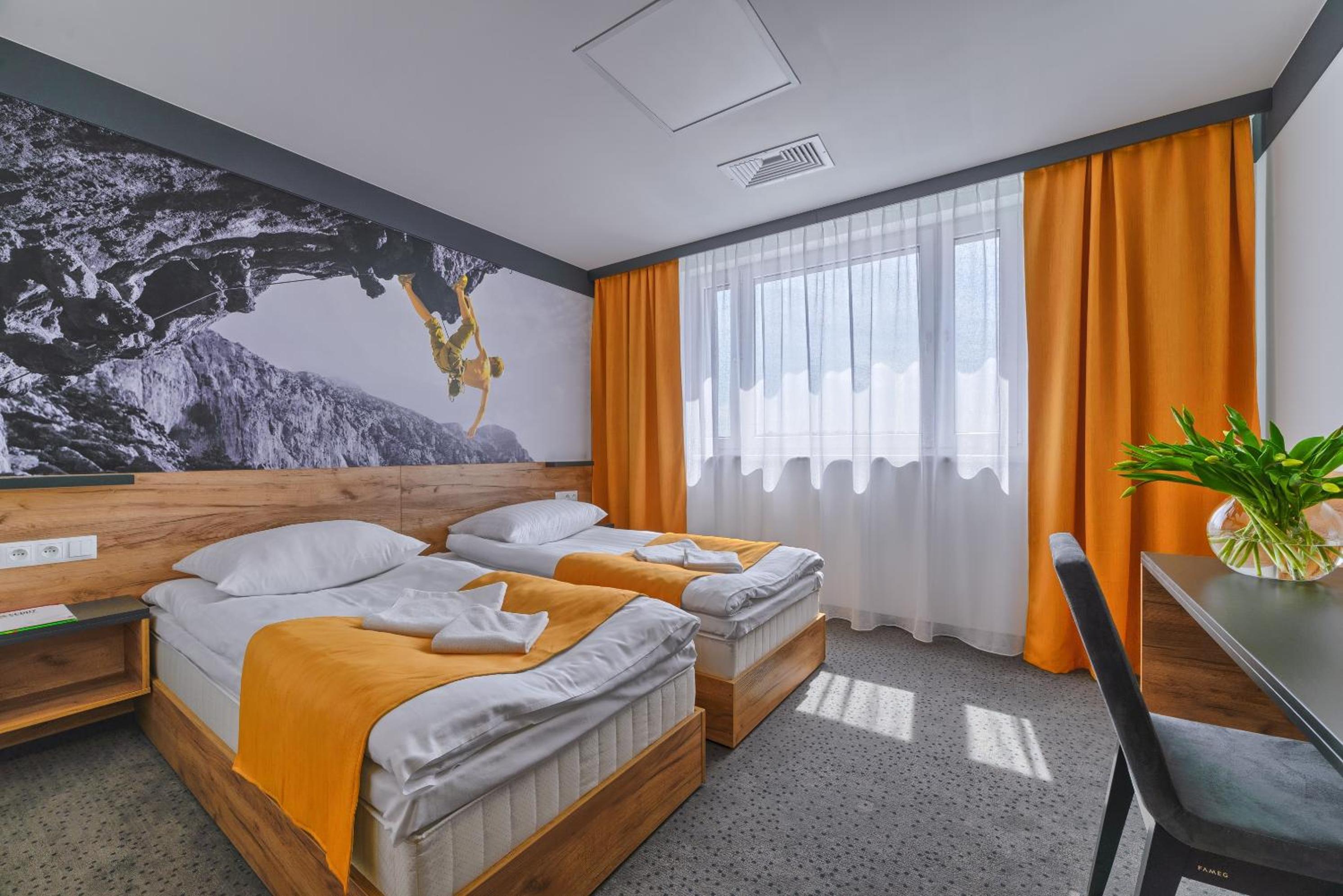 Twin Room - Photo 9