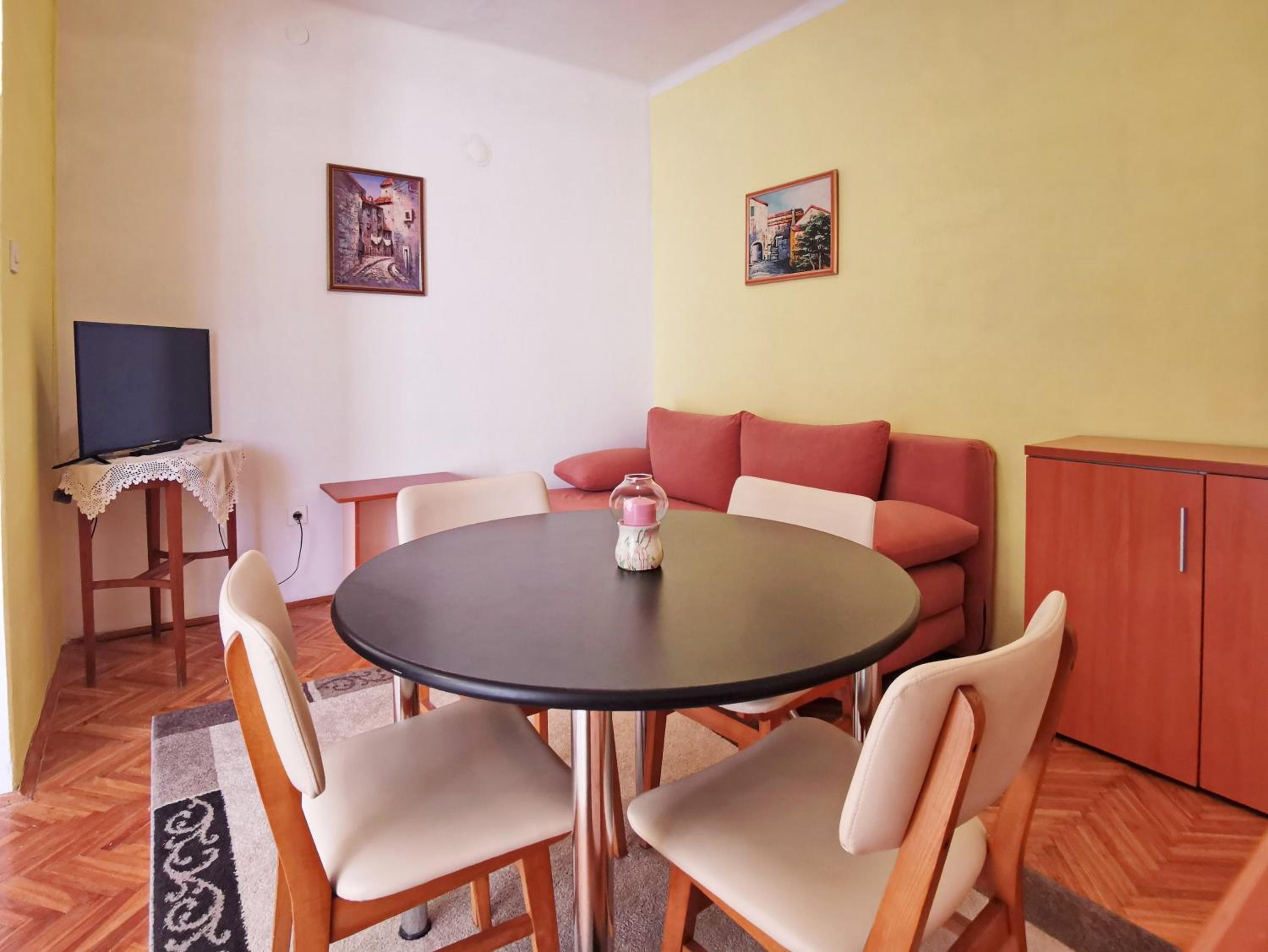 One-Bedroom Apartment with Terrace and Sea View photo 3