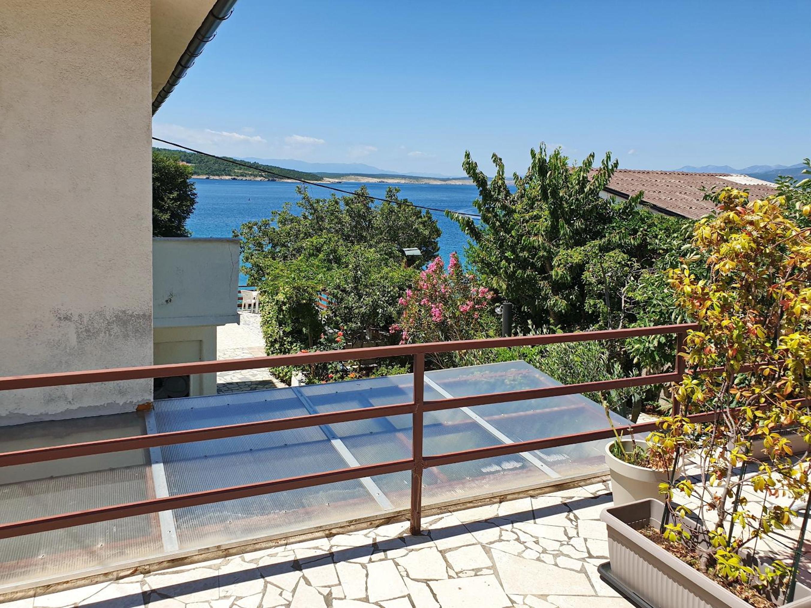 One-Bedroom Apartment with Terrace and Sea View photo 2