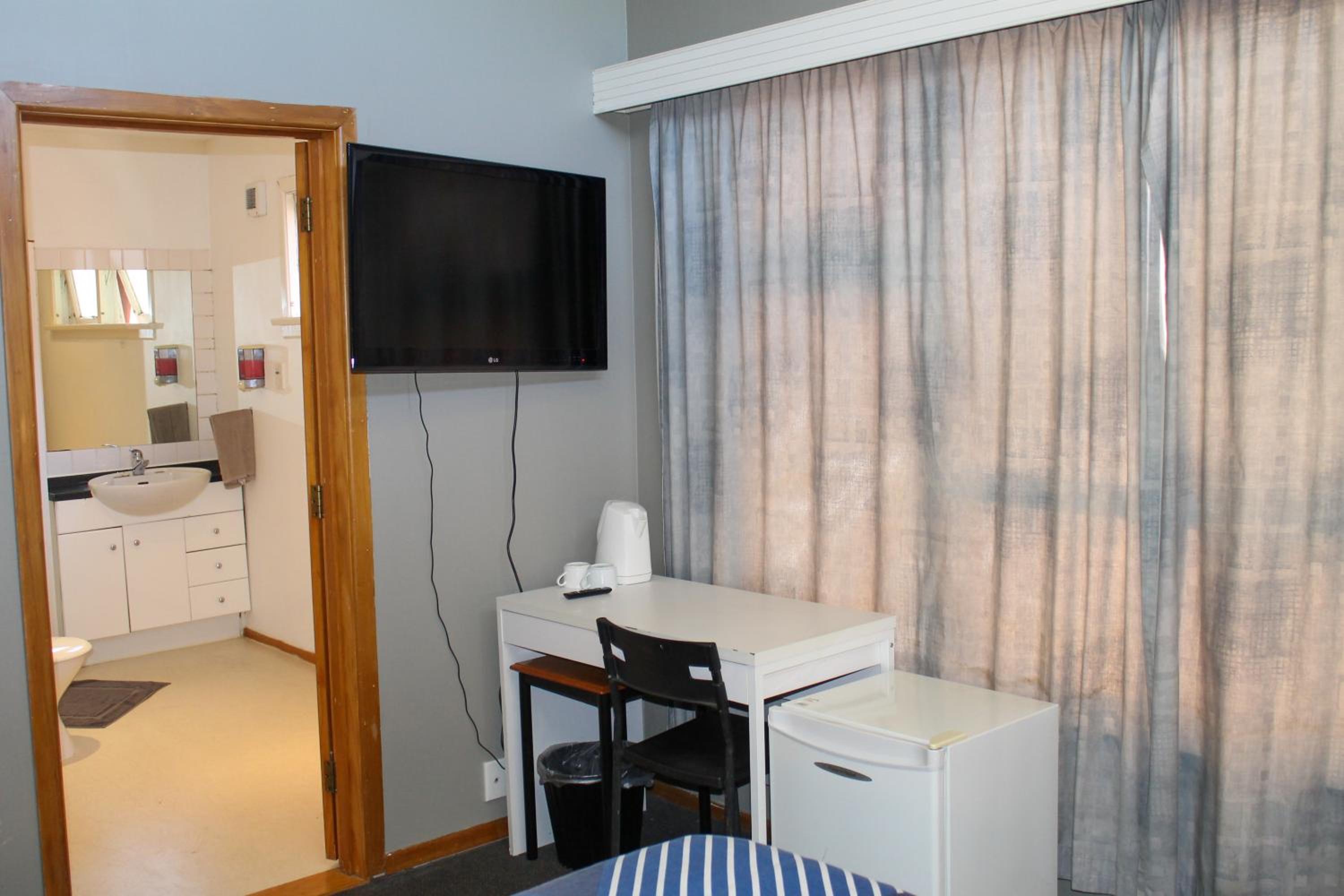 Double Room with Private Bathroom - Photo 4