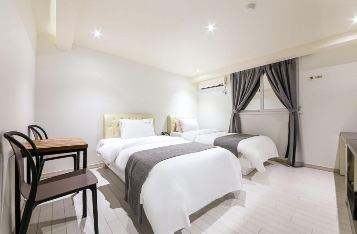 Twin Room - Photo 4
