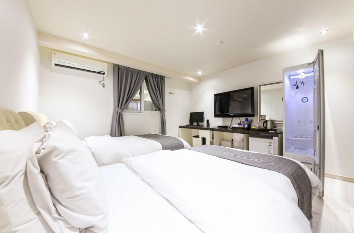 Twin Room - Photo 5