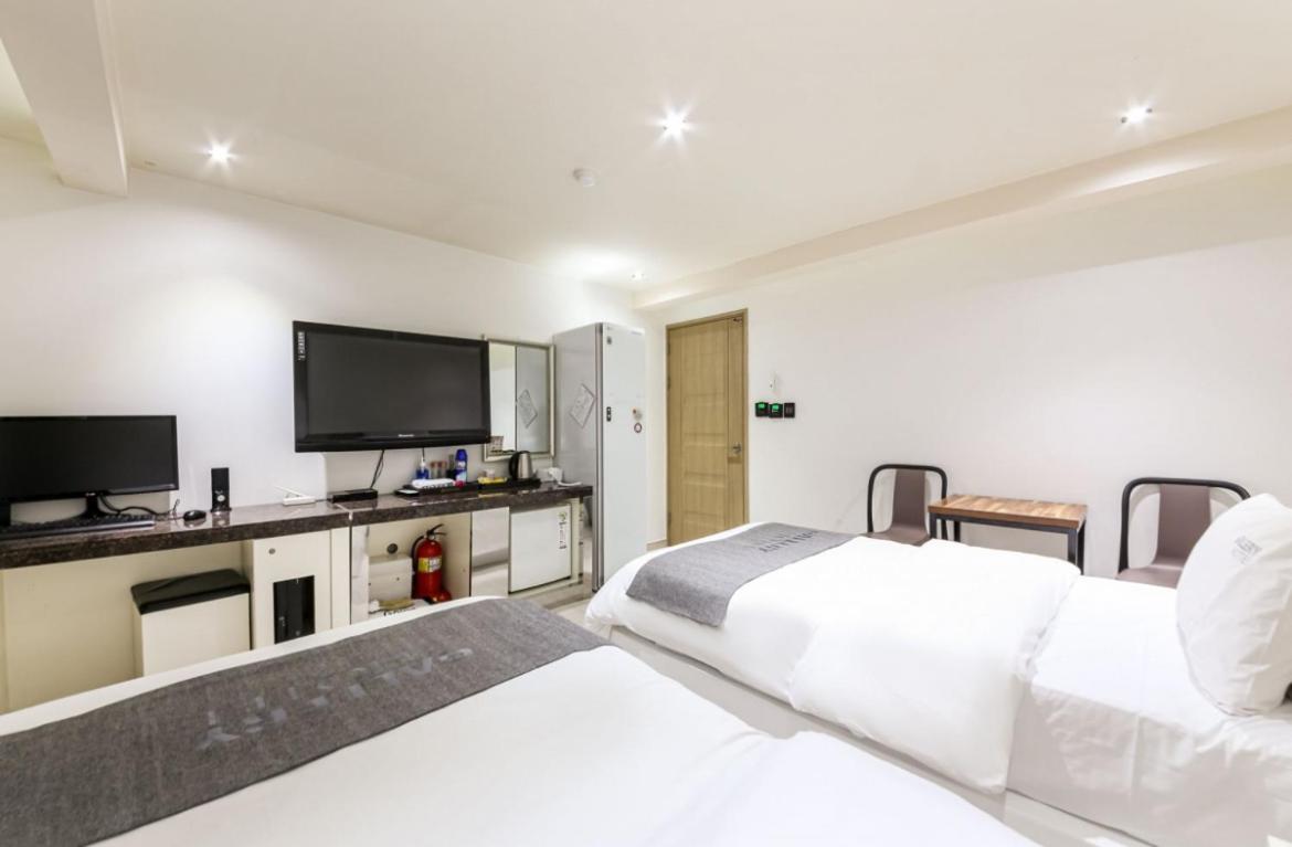 Twin Room - Photo 7