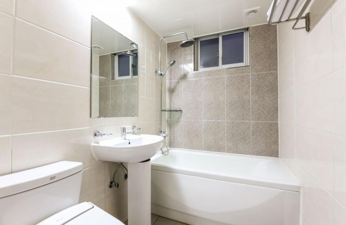 Twin Room - Photo 8