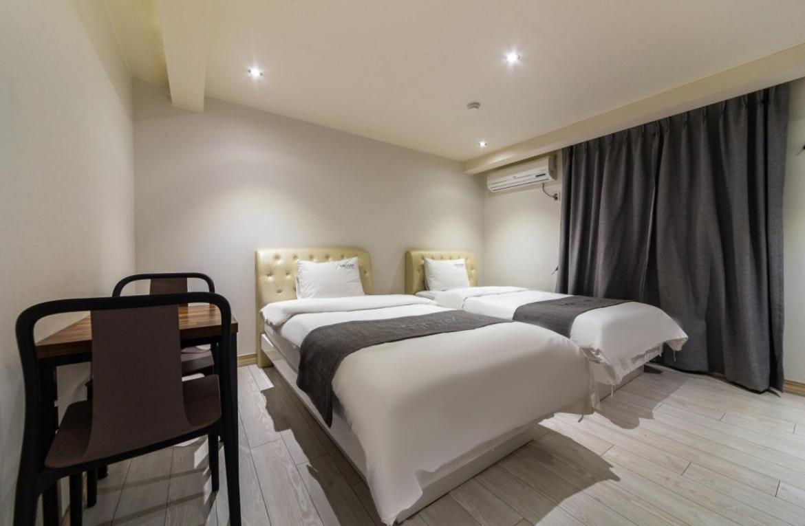 Twin Room - Photo 1