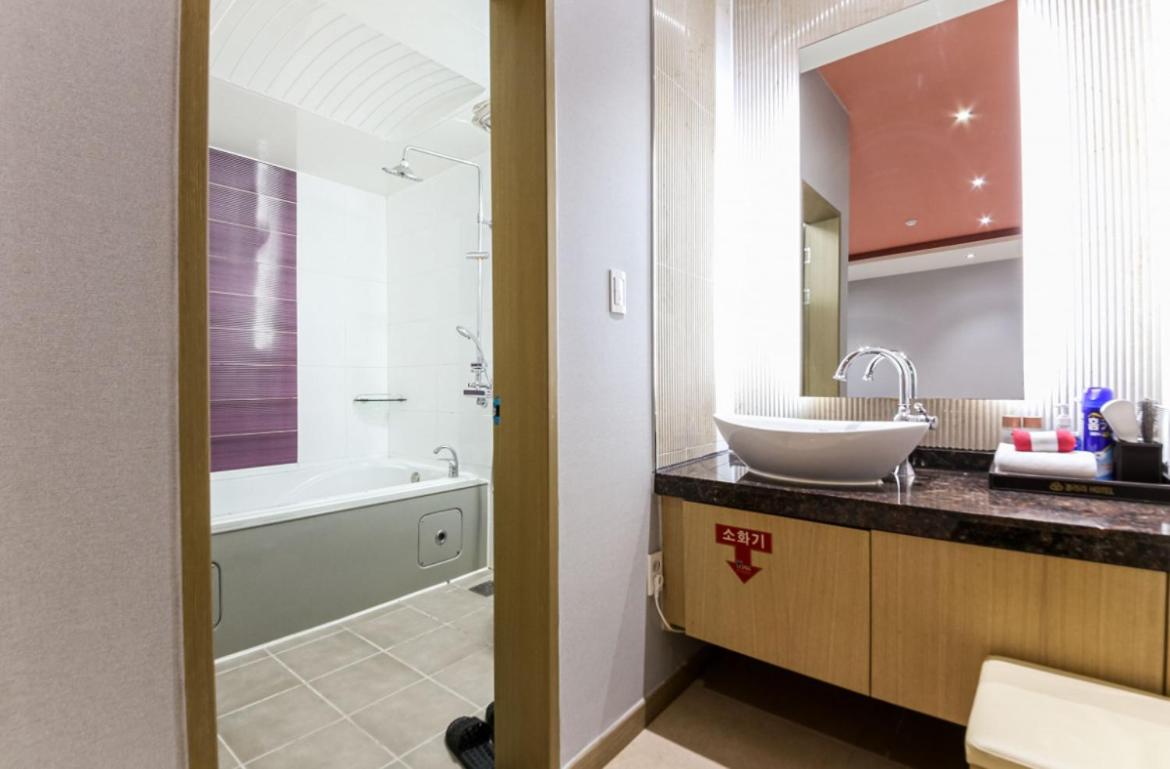 Family Room - Photo 10
