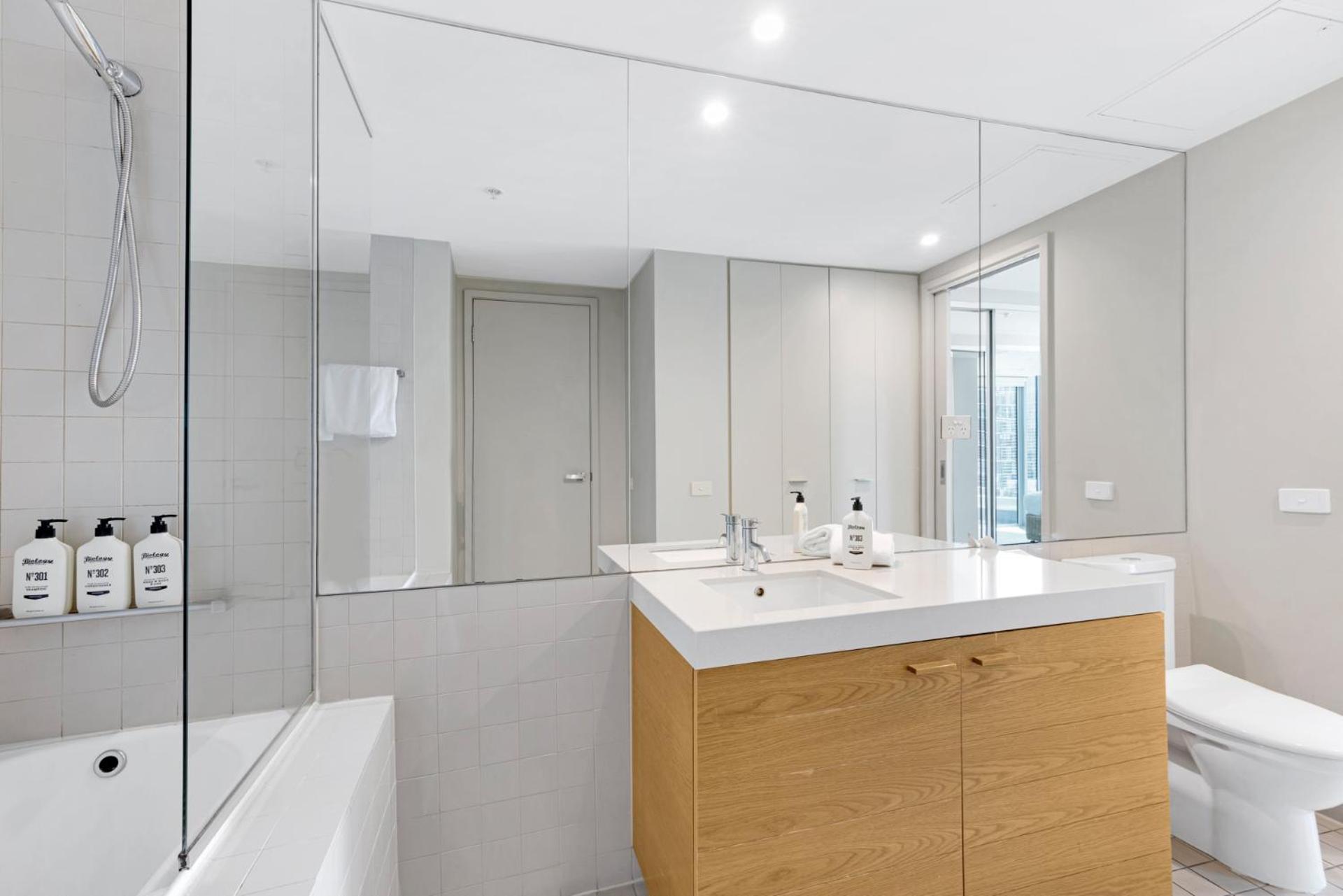 One Bedroom Apartment with Balcony and Water View photo 2