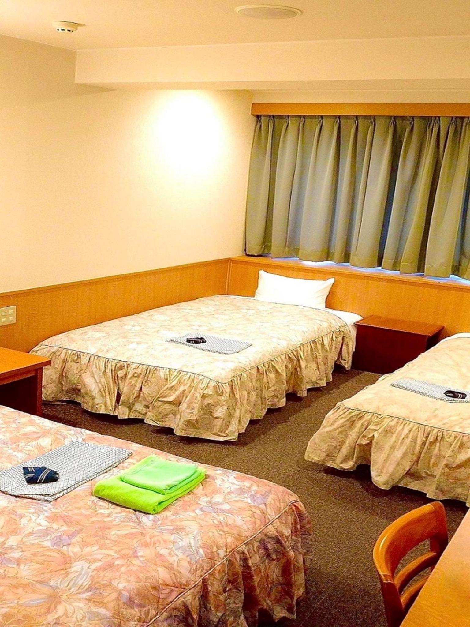 Triple Room 1 - Room Only - Smoking - Photo 1
