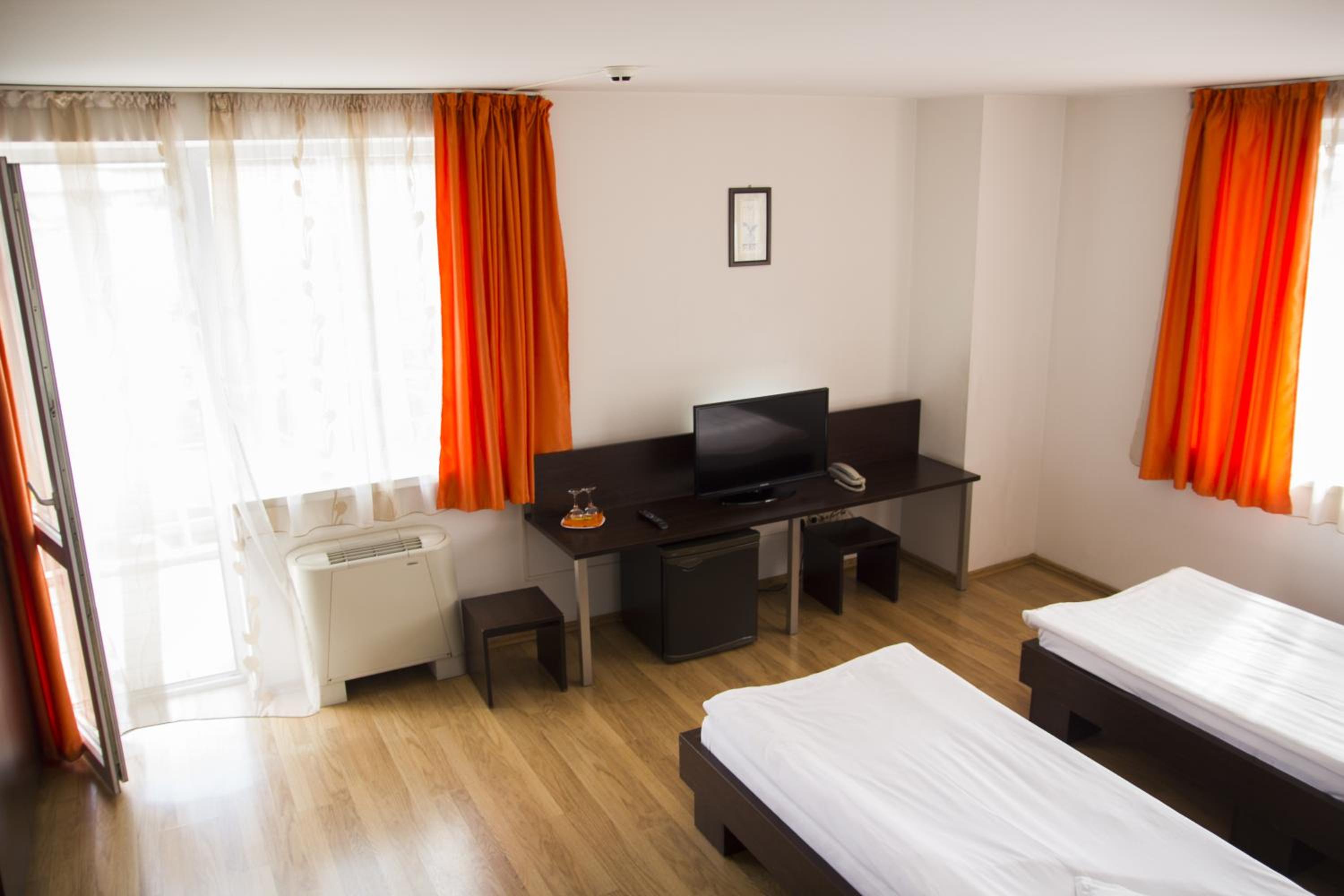 Twin Room - Photo 6