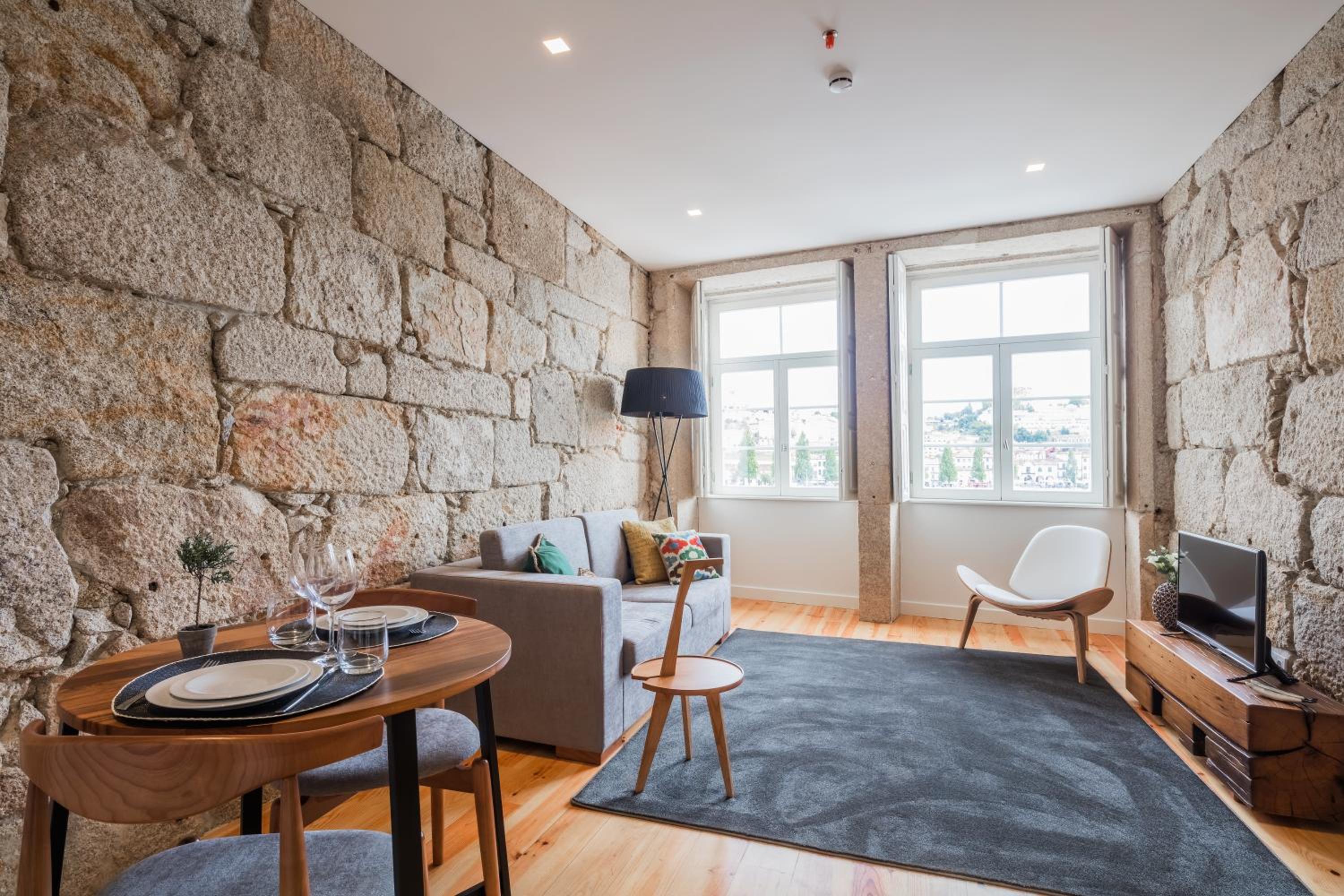 One-Bedroom Apartment with River View thumbnail 6