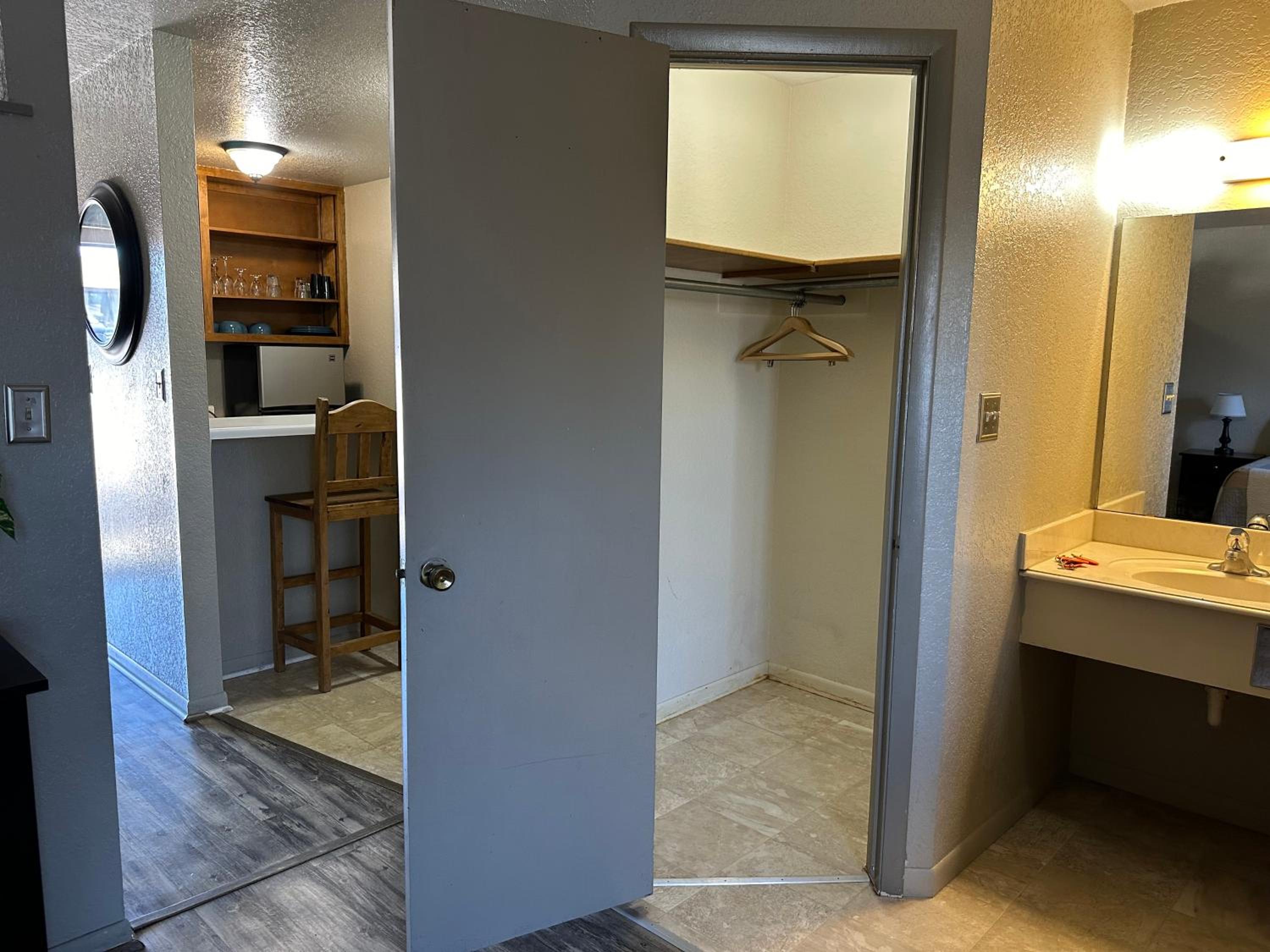 Apartment - Photo 59