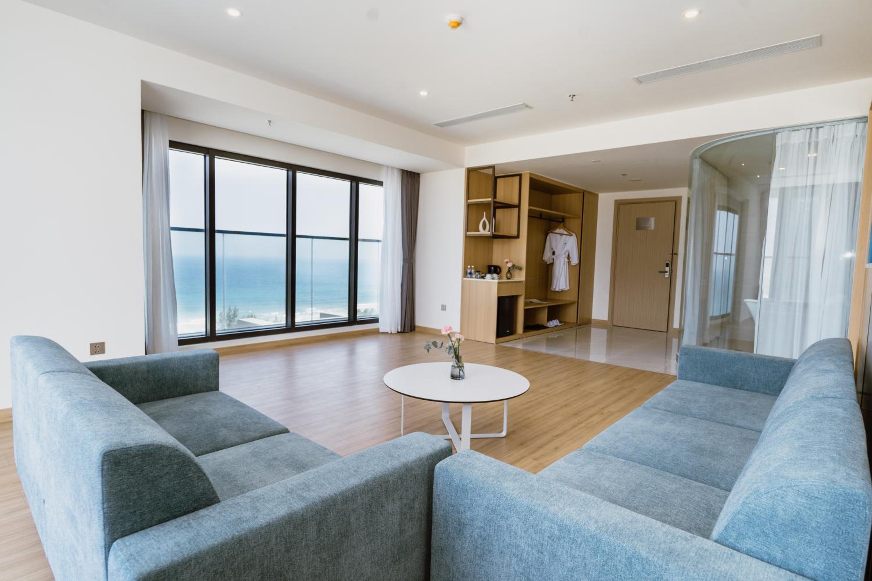 Suite Oceanfront with Bathtub  - Photo 10