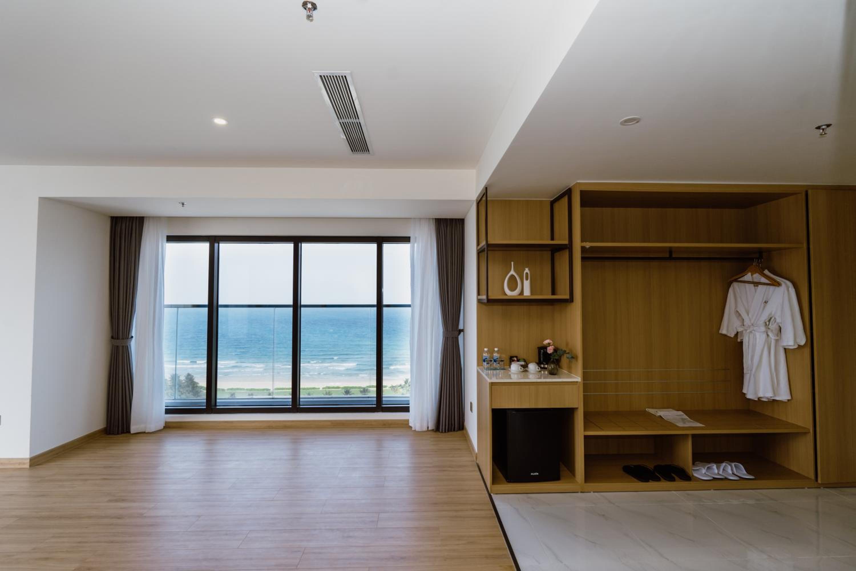 Suite Oceanfront with Bathtub  - Photo 13
