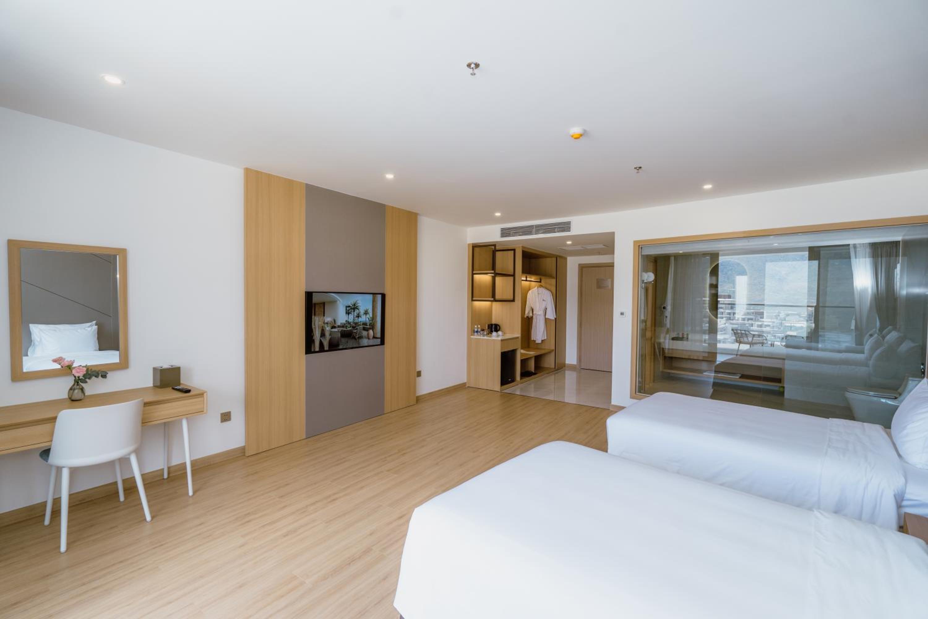 Senior Deluxe Twin Room with Ocean View