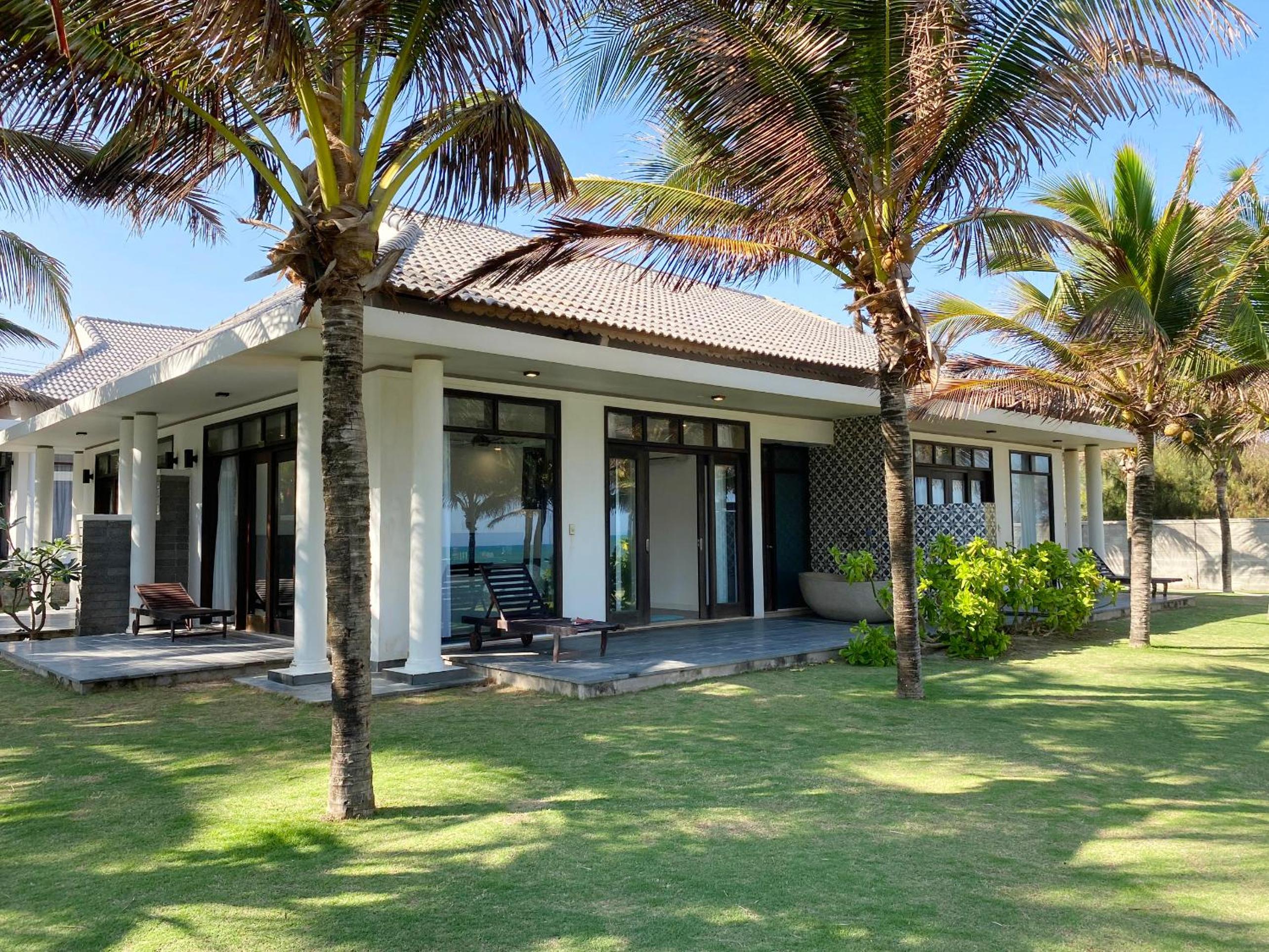 Bungalow - Beach Front - Photo 11