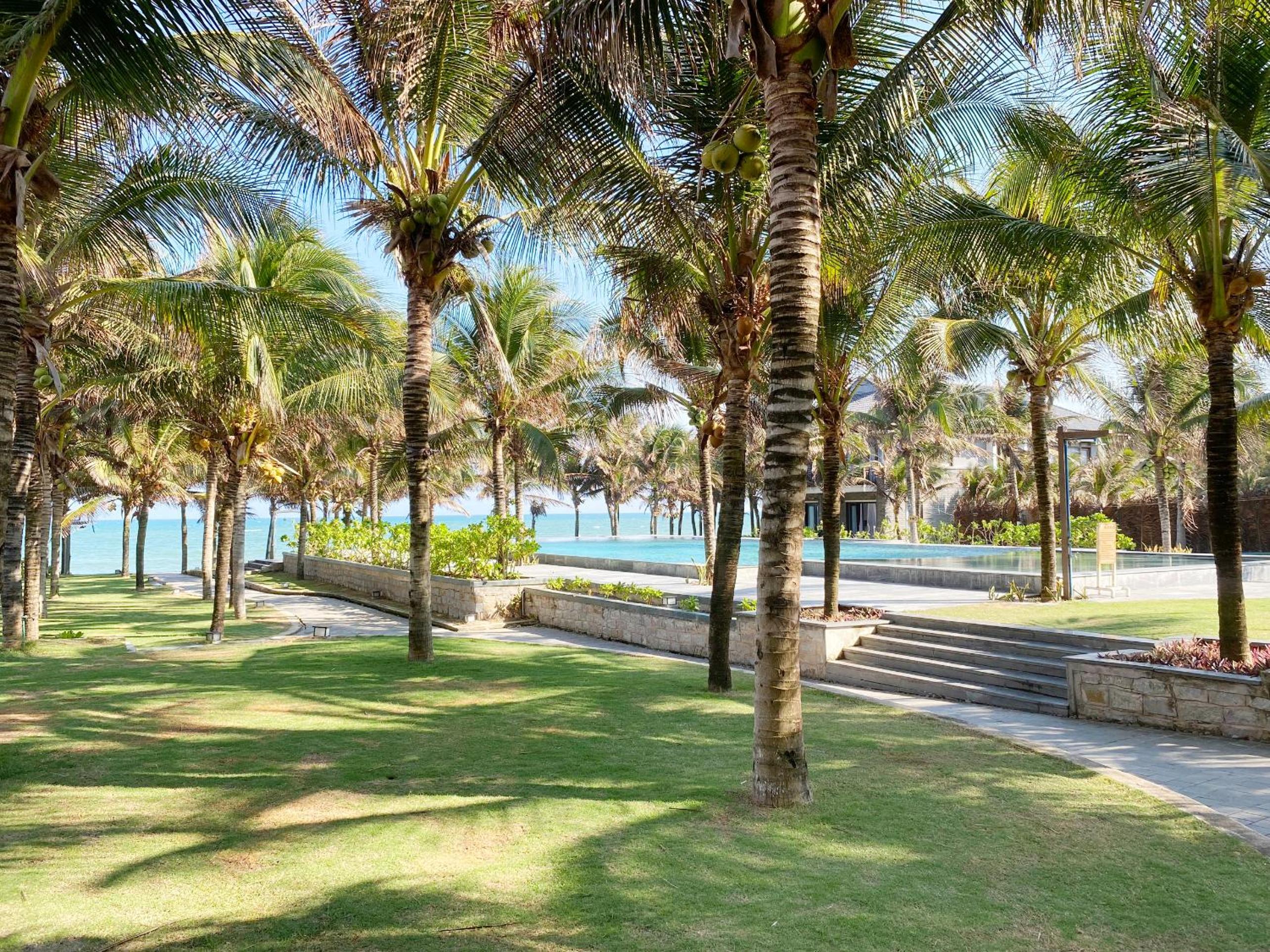 Bungalow with Pool View - Photo 9