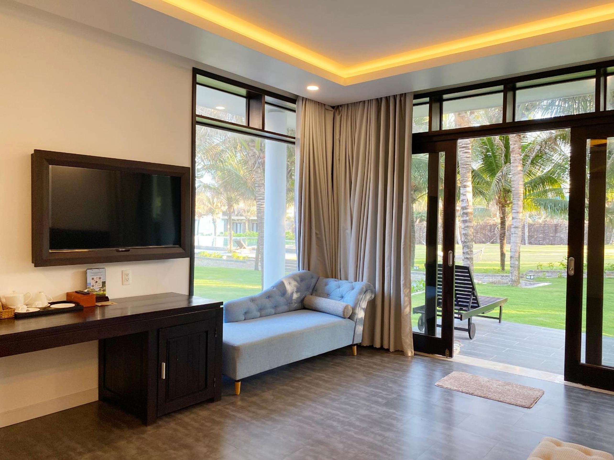 Bungalow with Pool View - Photo 12