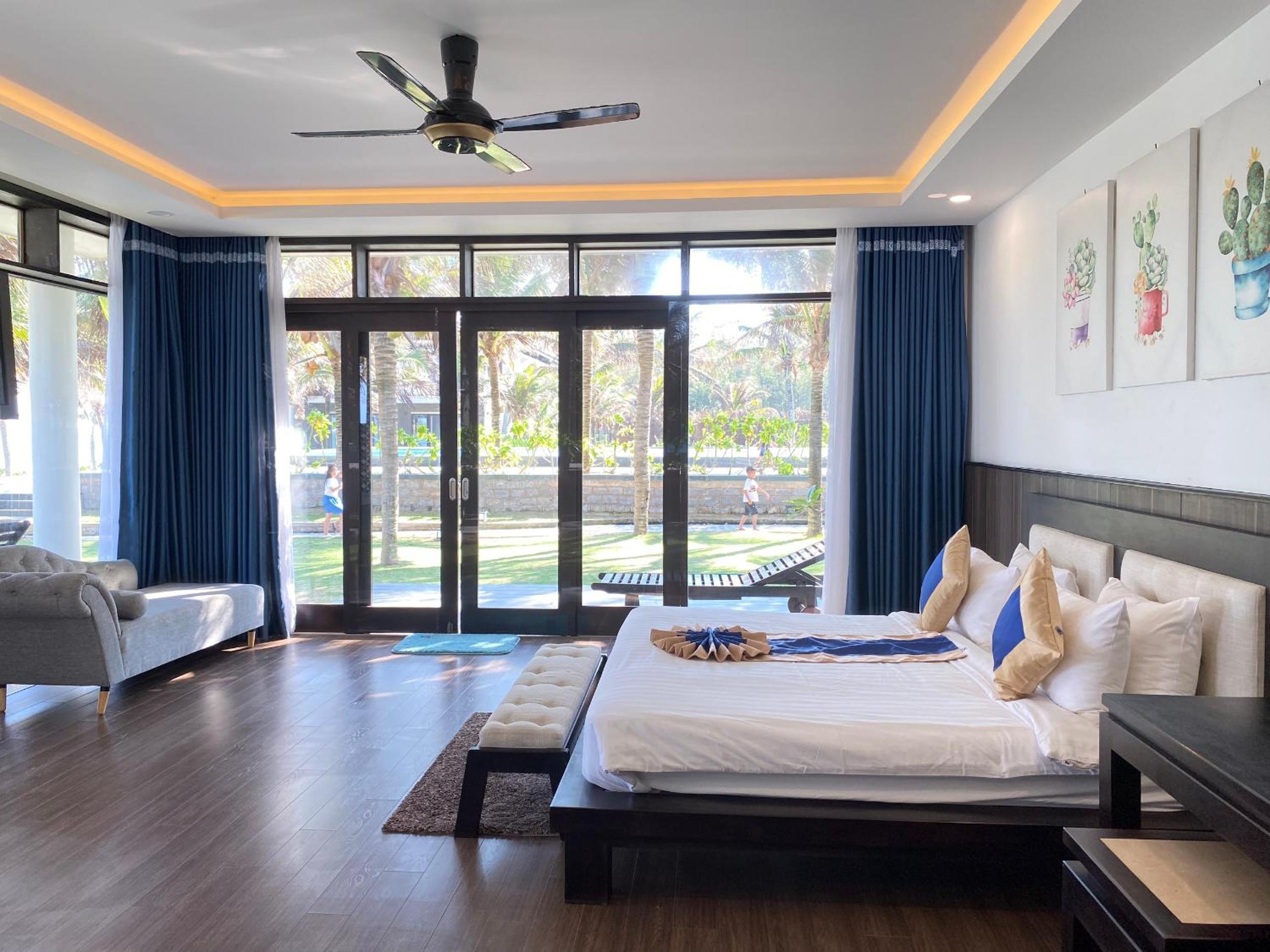 Bungalow with Pool View - Photo 1