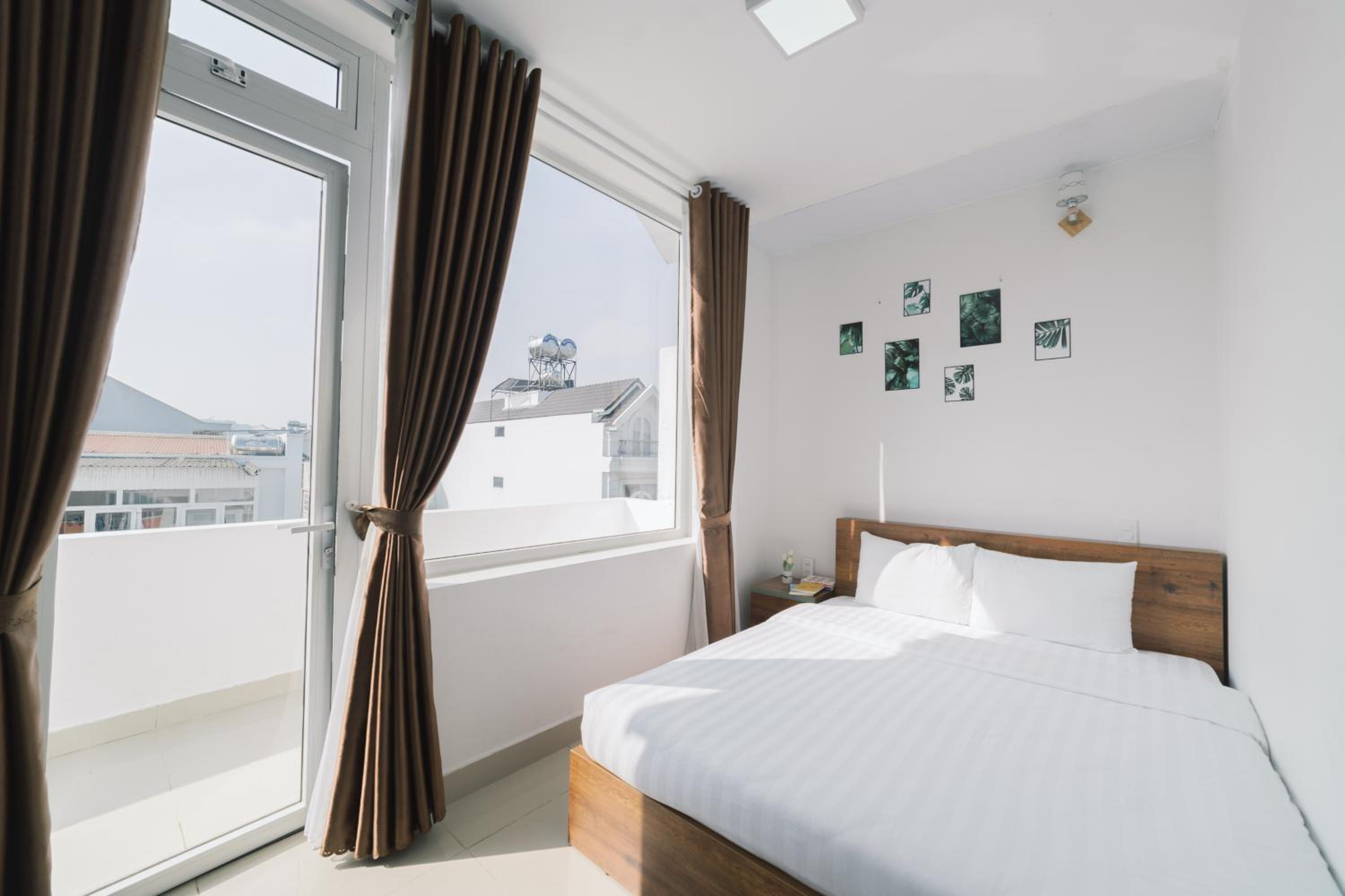 Deluxe Double Room - Photo 11