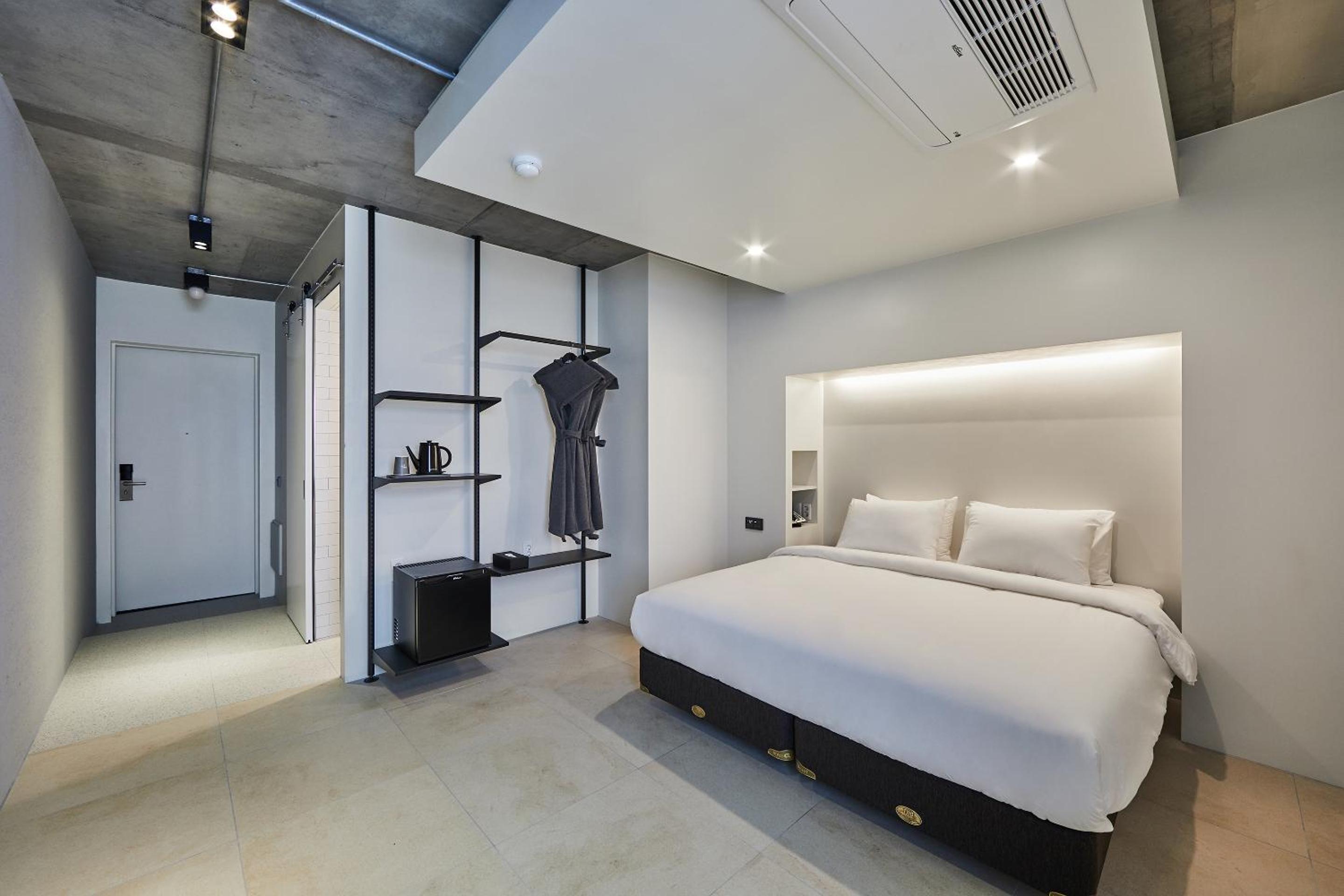 Standard Double Room - Photo 3