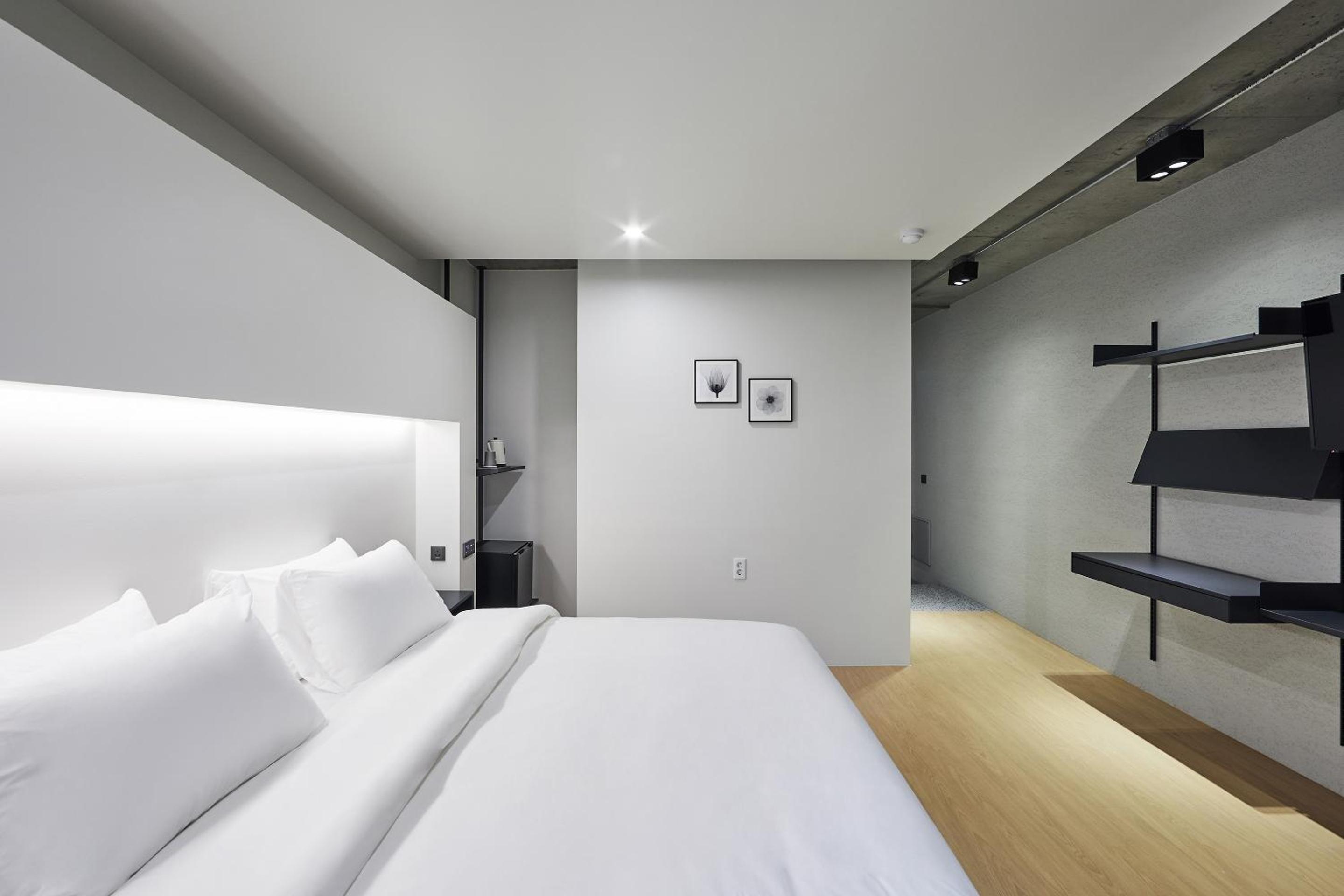 Standard Double Room - Photo 4