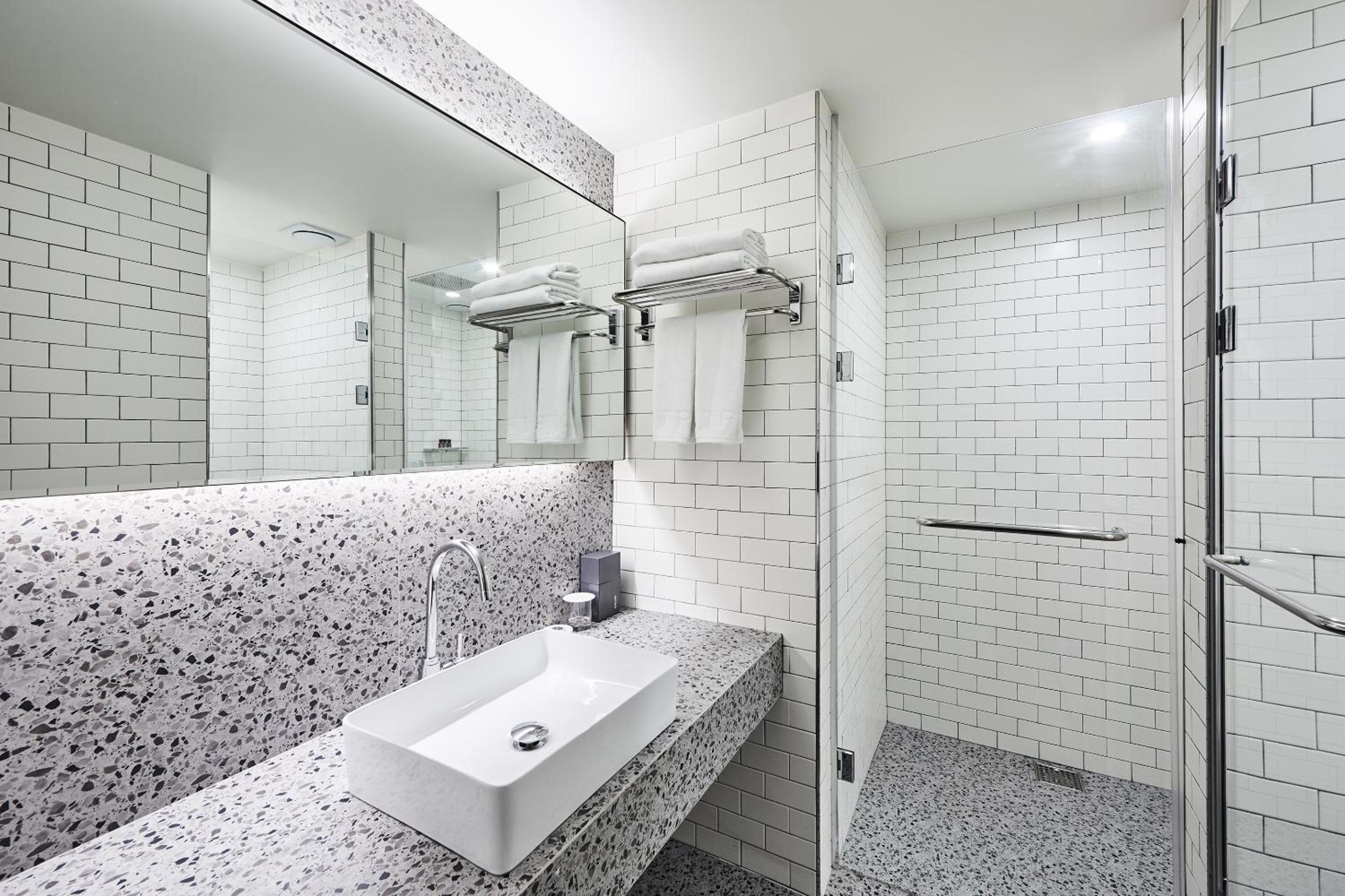 Standard Double Room - Photo 6