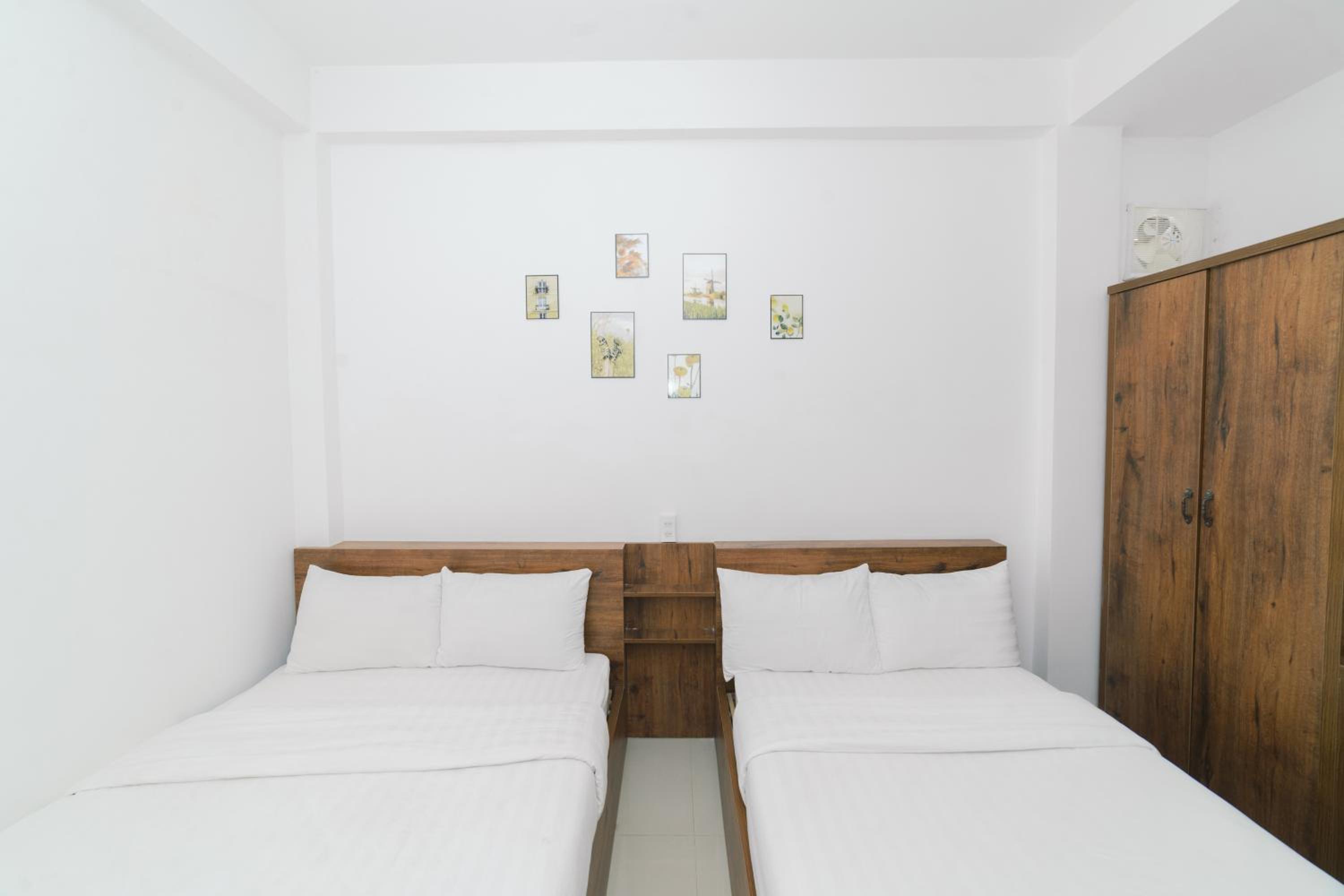 Standard Family Room - Photo 3