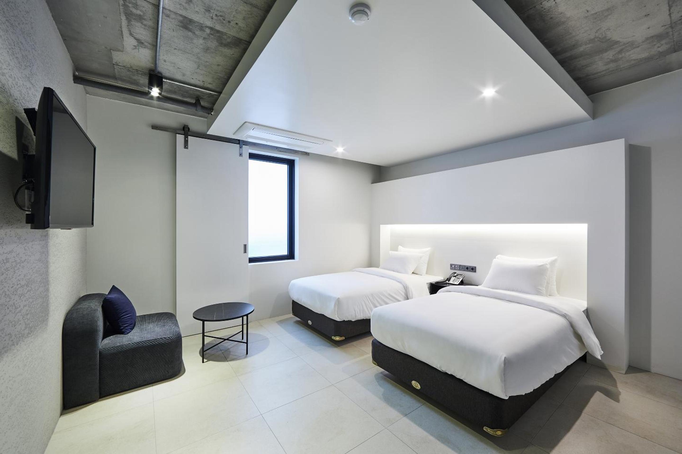 Deluxe Twin Room - Photo 2