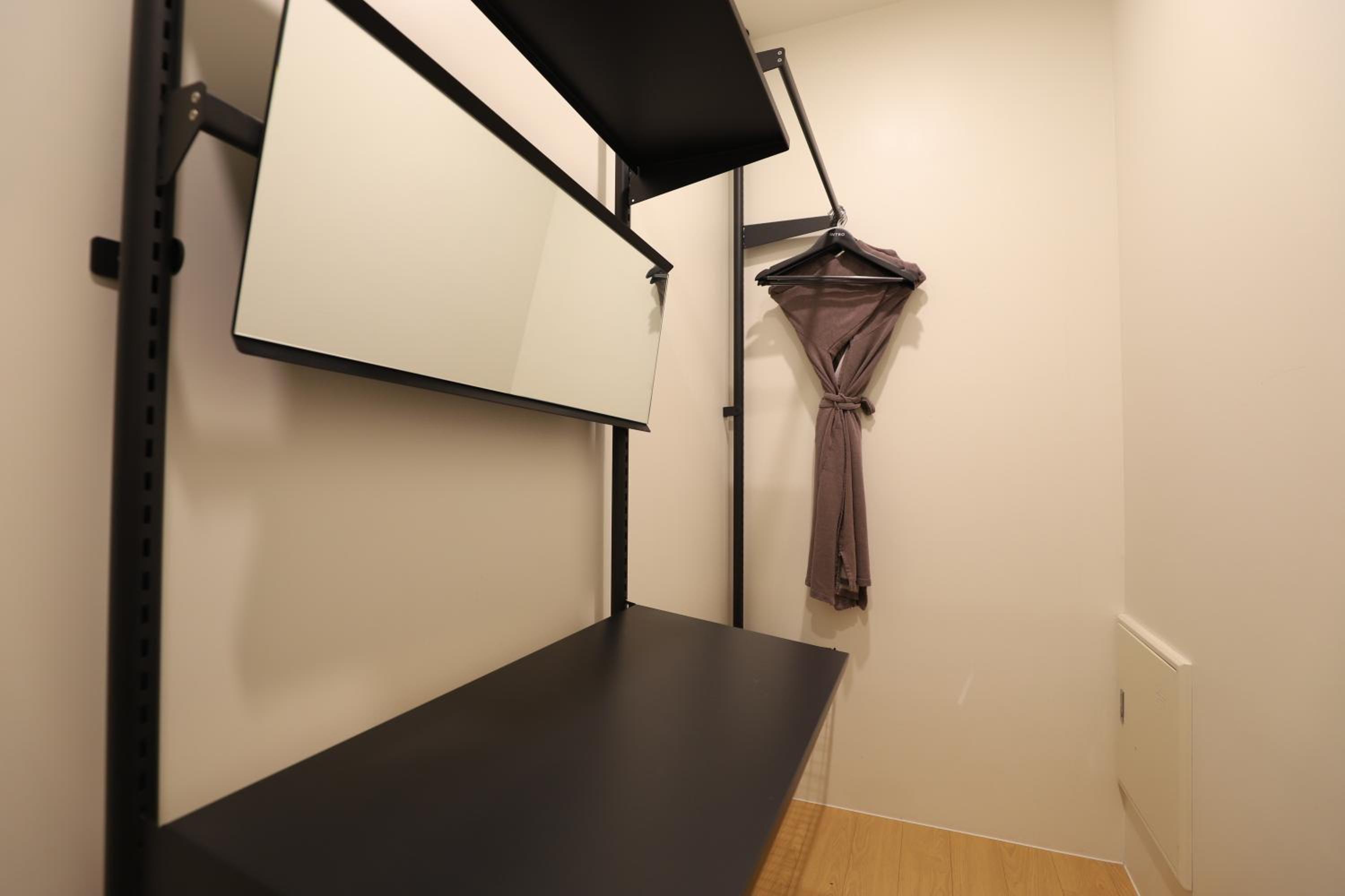 Suite - Photo 10