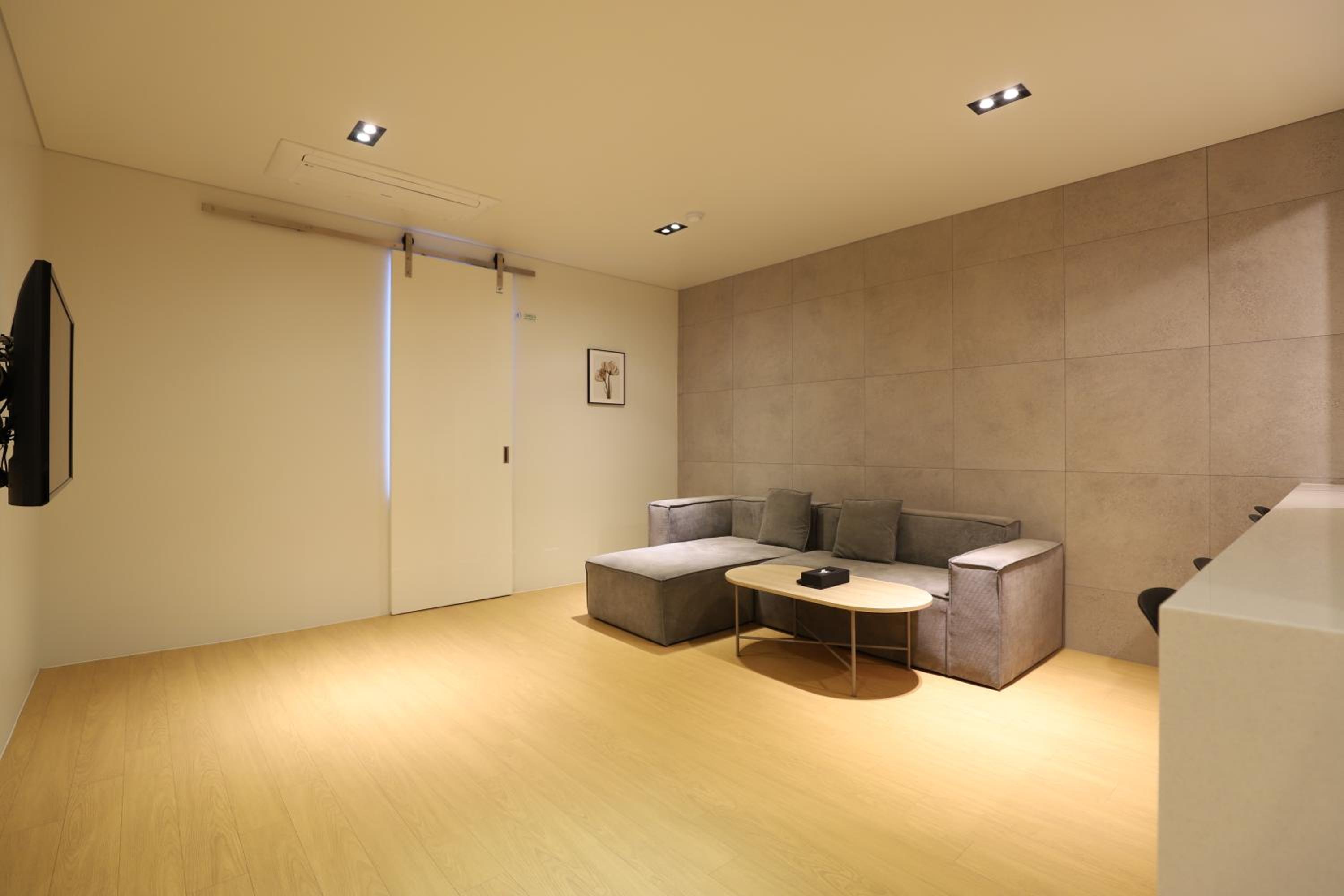 Suite - Photo 5