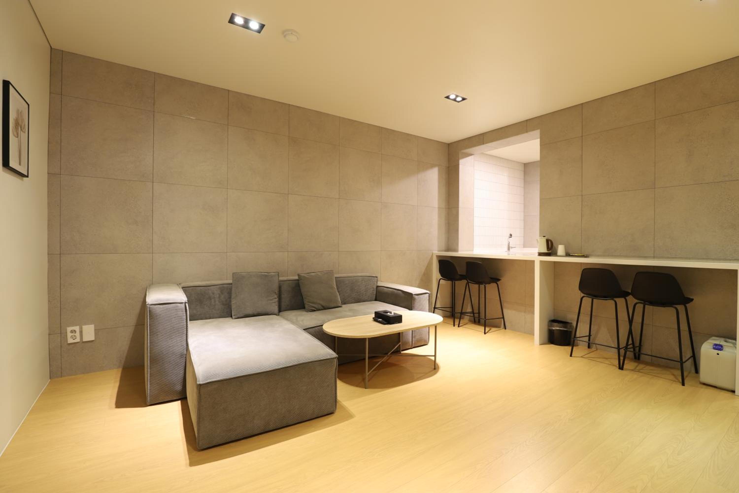 Suite - Photo 3