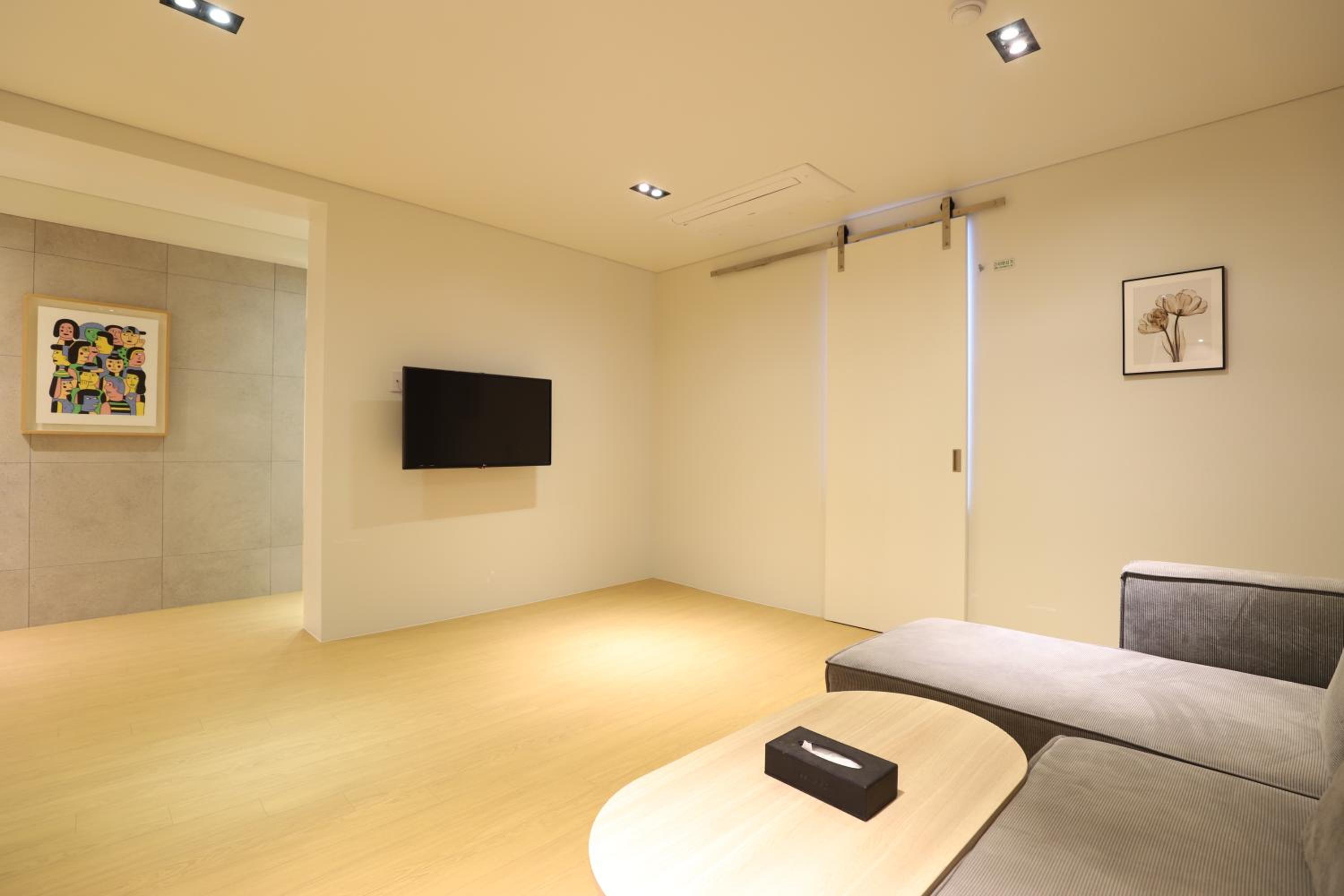 Suite - Photo 2