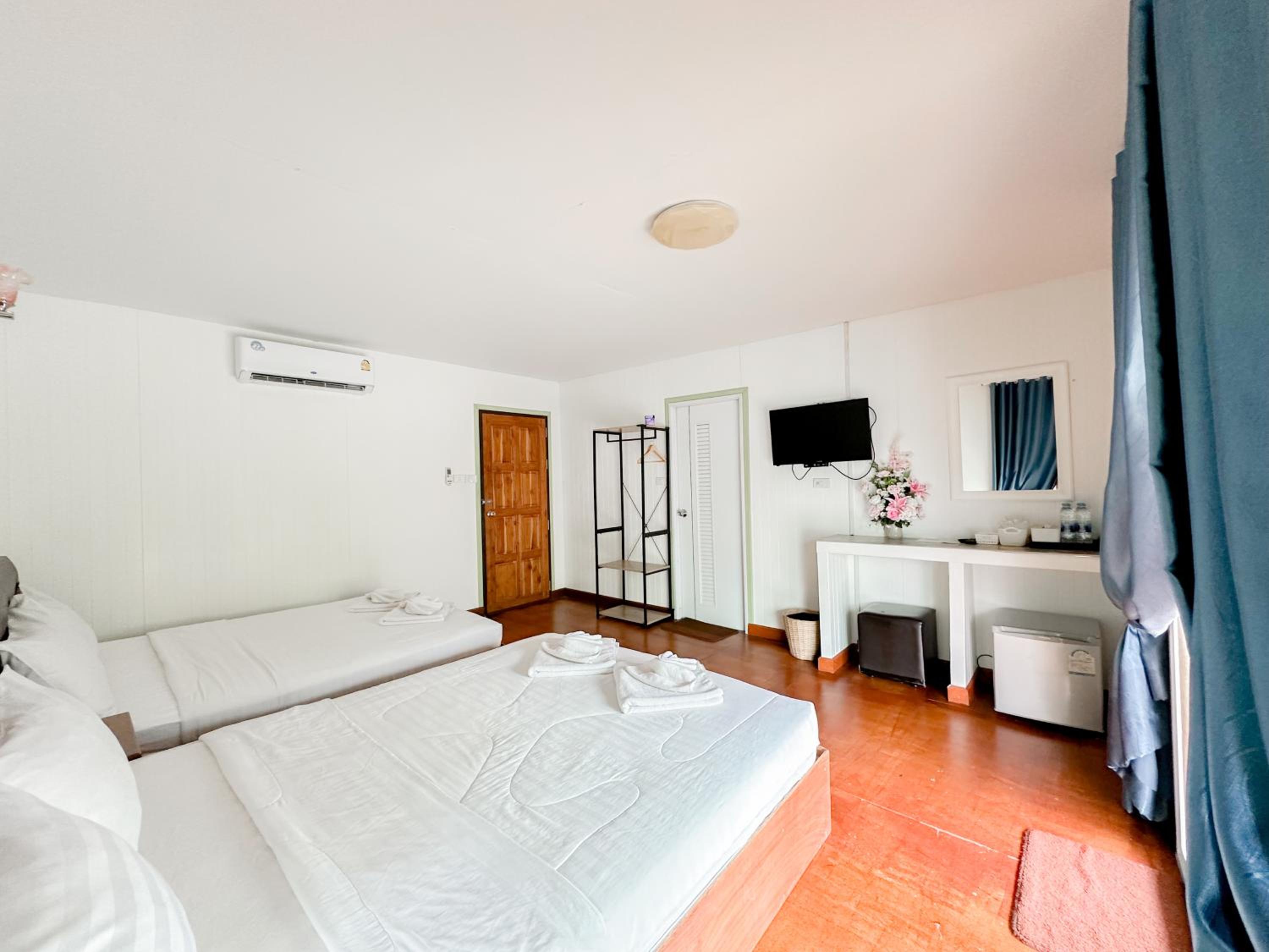 Bungalow - Water Front  - Photo 6