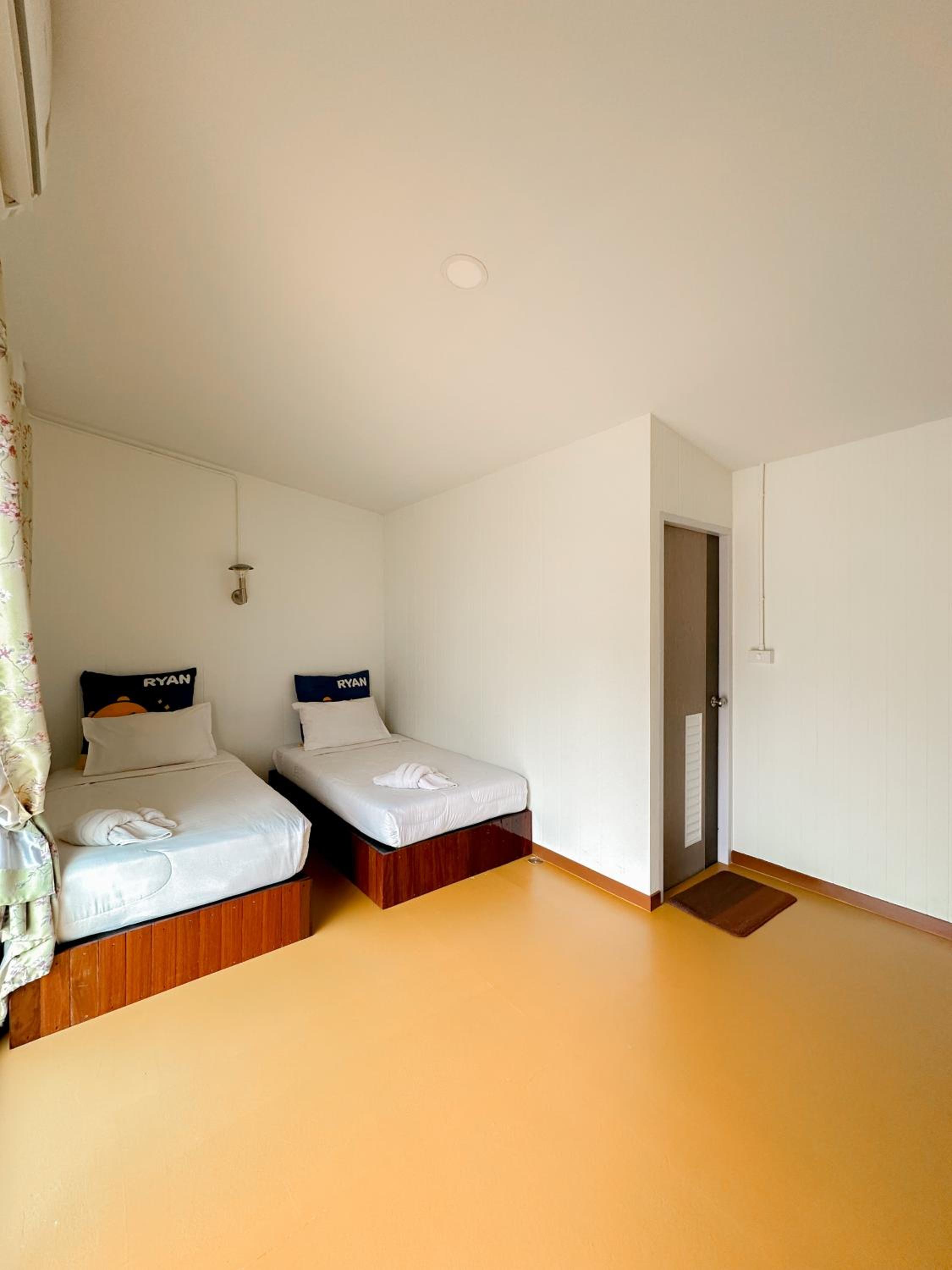 Two-Bedroom Bungalow - Photo 3