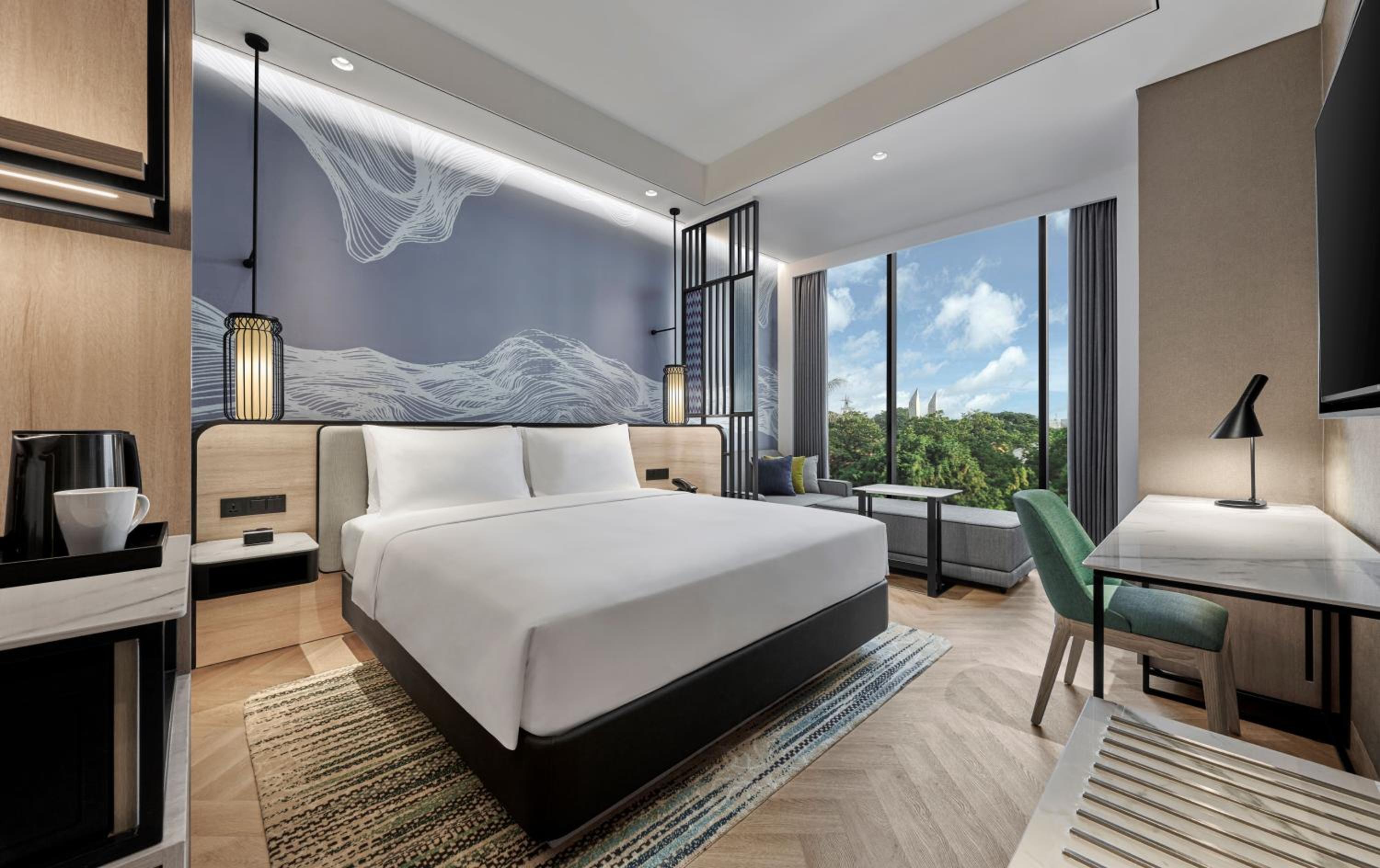 King Corner Room with Sofa Bed and City View - Photo 2