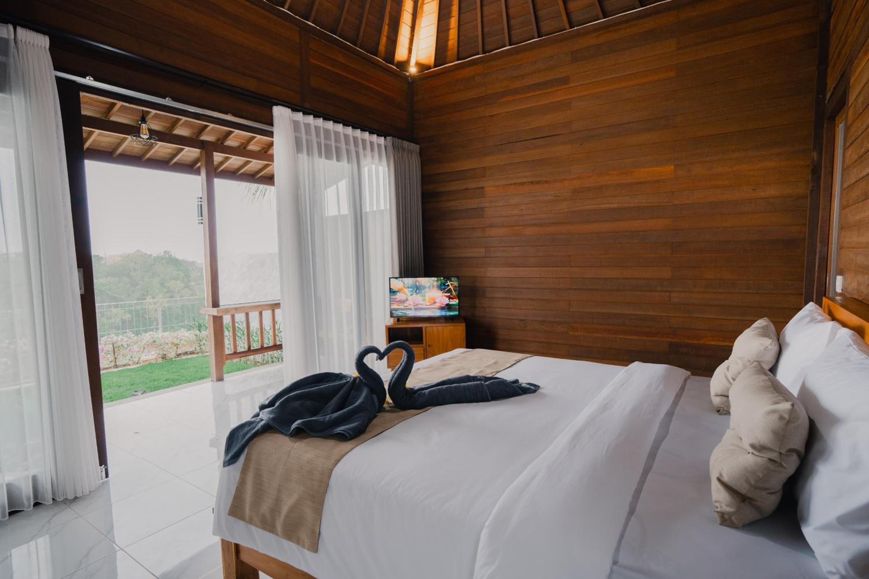 Deluxe Room (2 Adults + 1 Child) - Photo 13