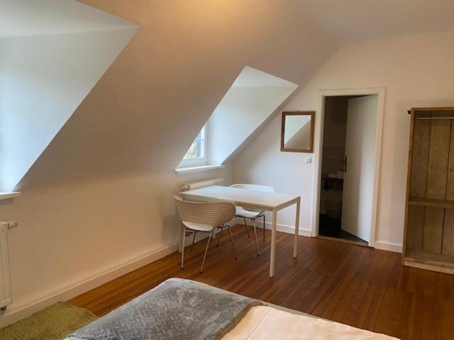 Double Room with Private Bathroom - Photo 8
