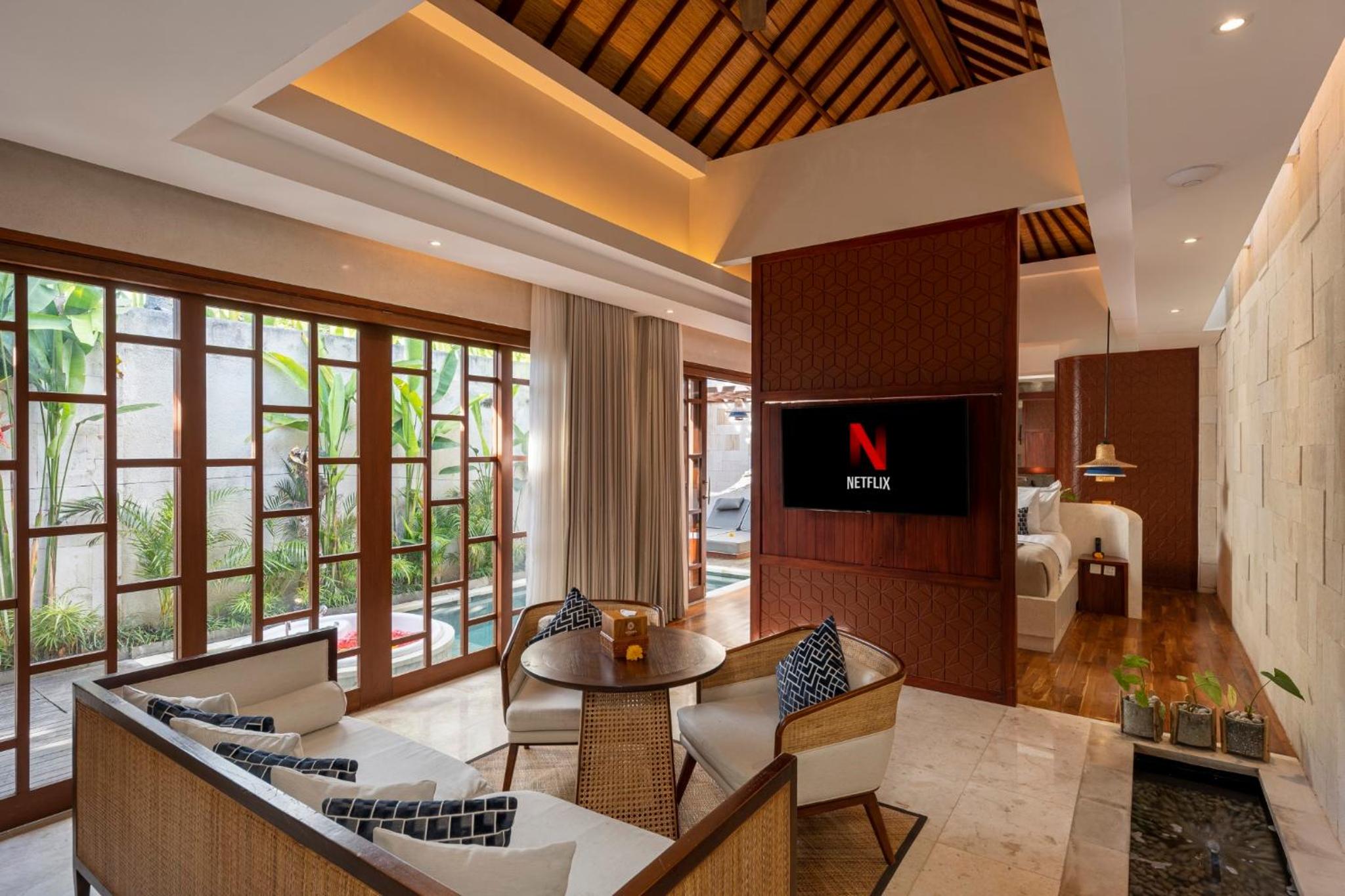 Royal One-Bedroom Villa with Private Pool and Jacuzzi - Photo 9