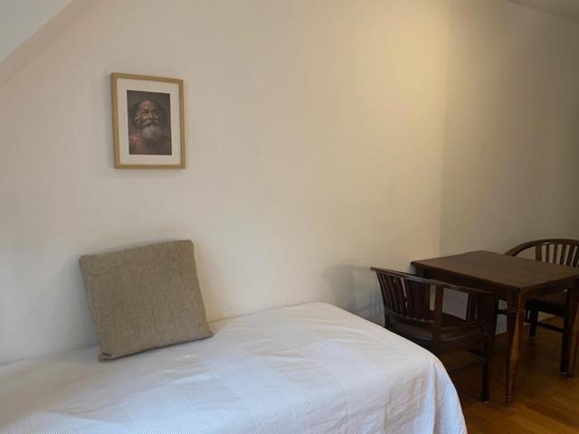 Triple Room with Private Bathroom - Photo 2