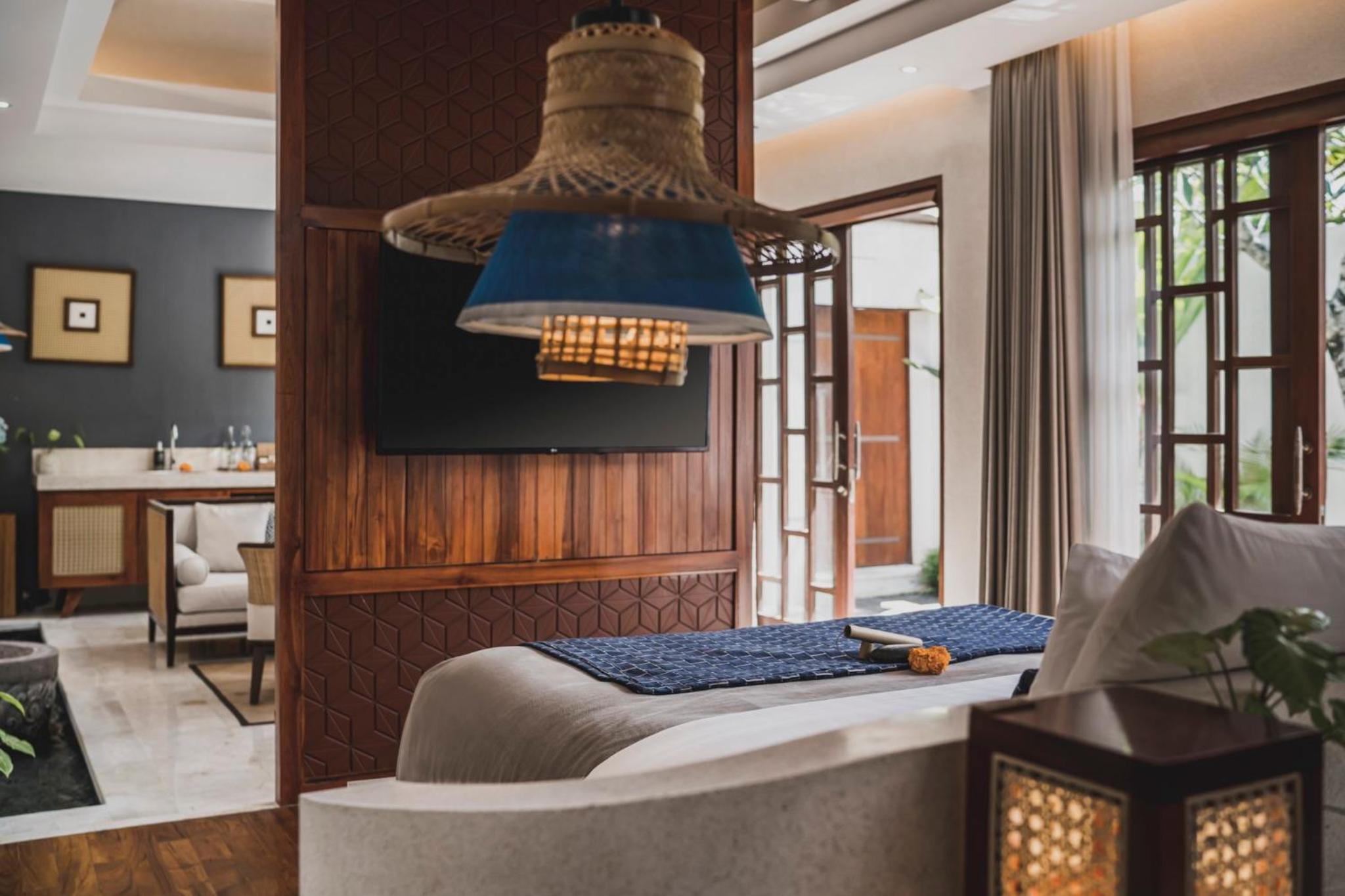 Royal One-Bedroom Villa with Private Pool and Jacuzzi - Photo 13