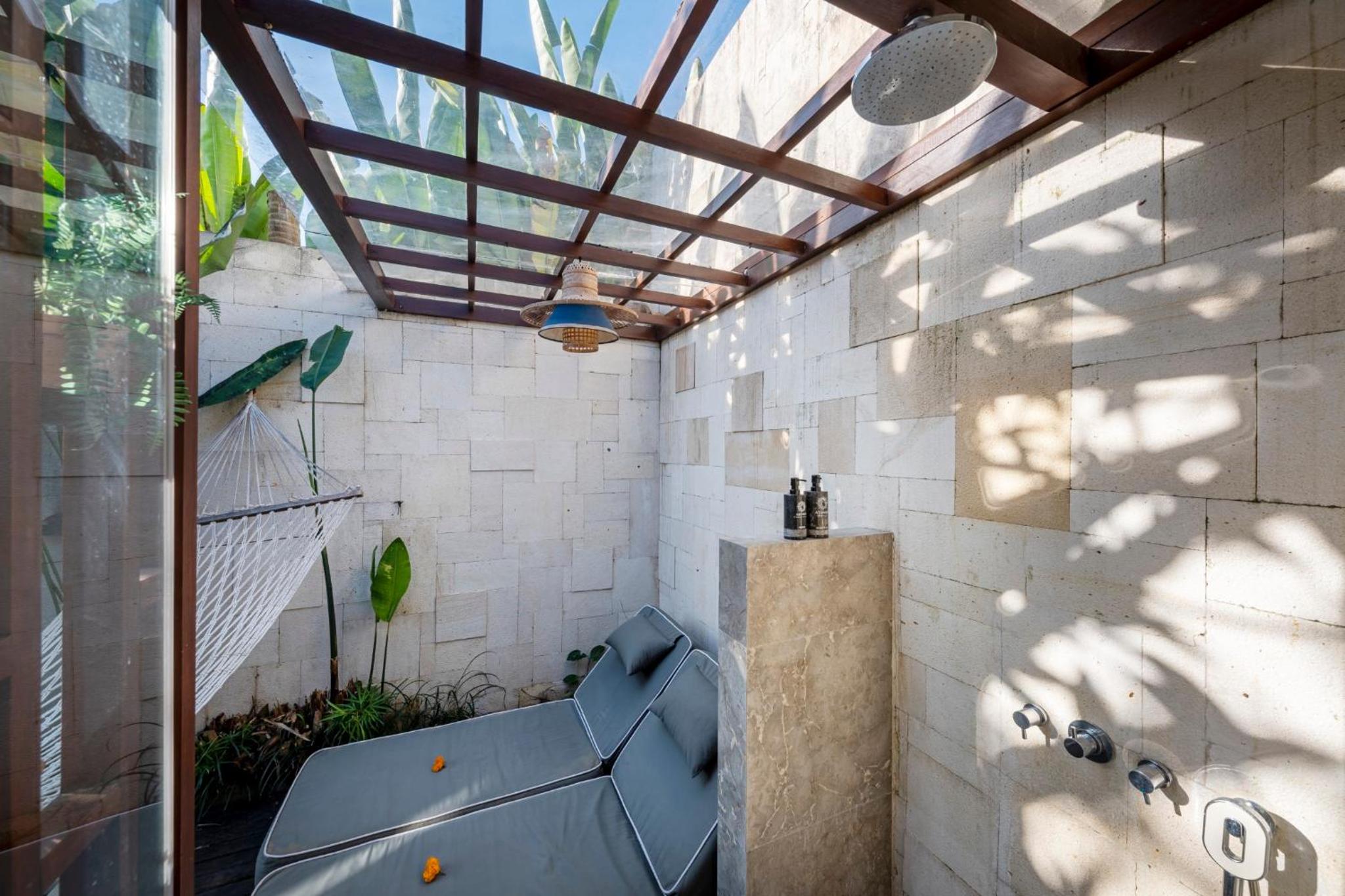 Royal One-Bedroom Villa with Private Pool and Jacuzzi - Photo 11