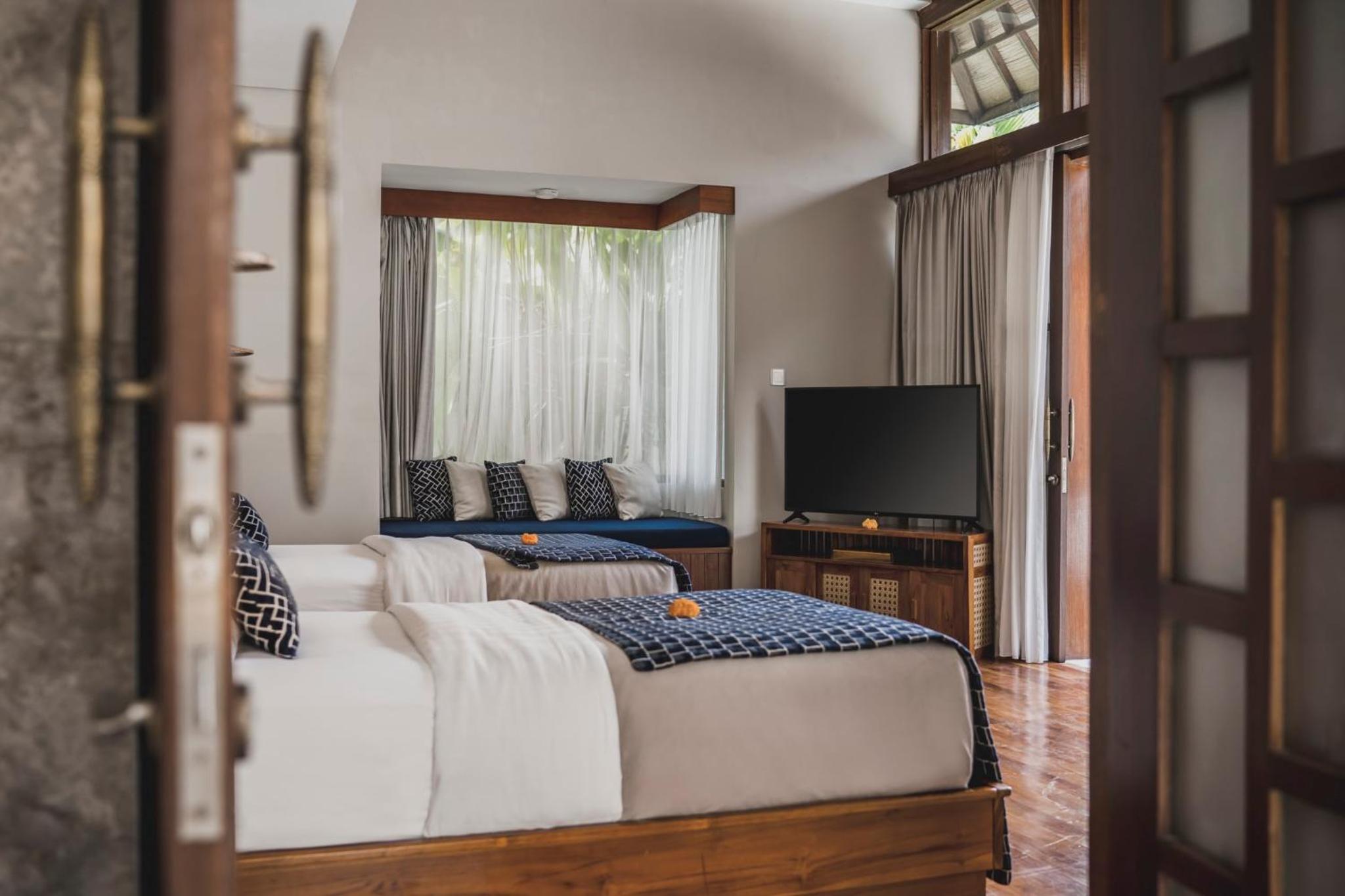 Royal Two-Bedroom Villa with Private Pool & Jacuzzi - Photo 16