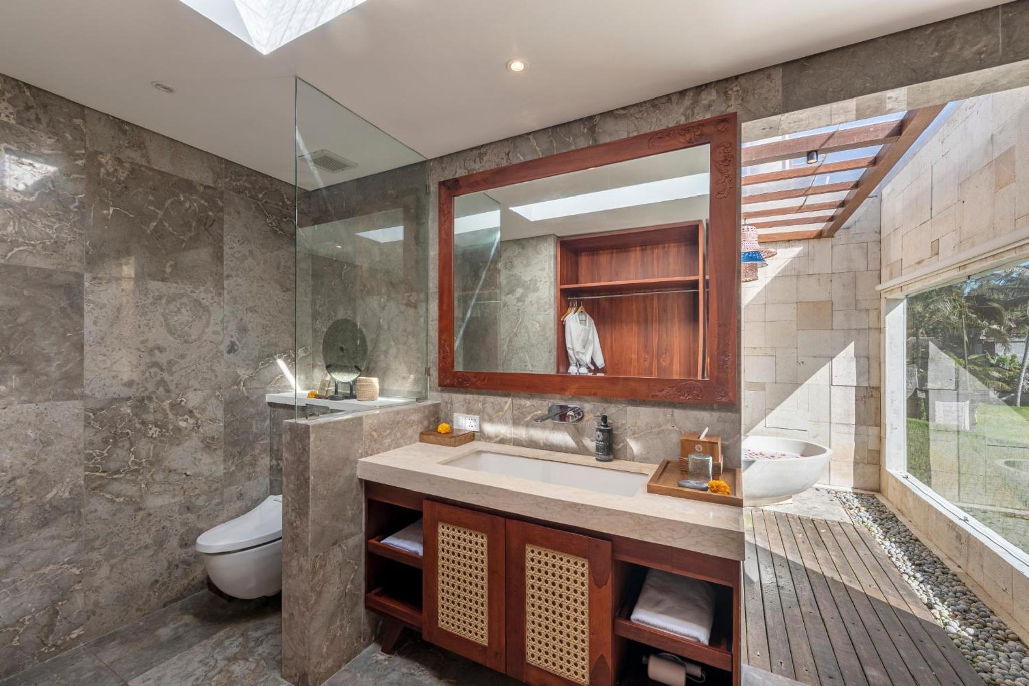 Royal Two-Bedroom Villa with Private Pool & Jacuzzi - Photo 18