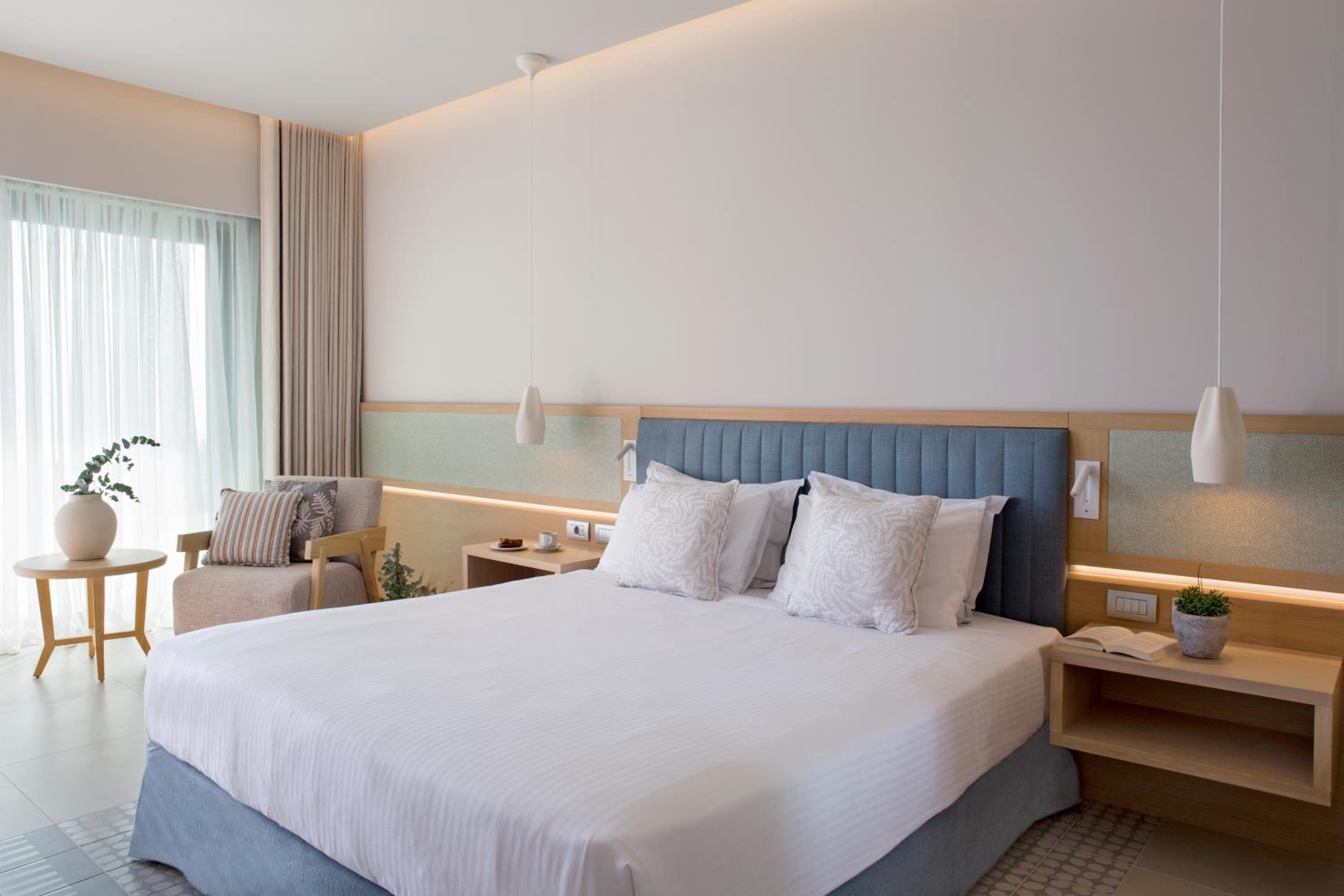 Deluxe Room Lateral Sea View - Photo 4
