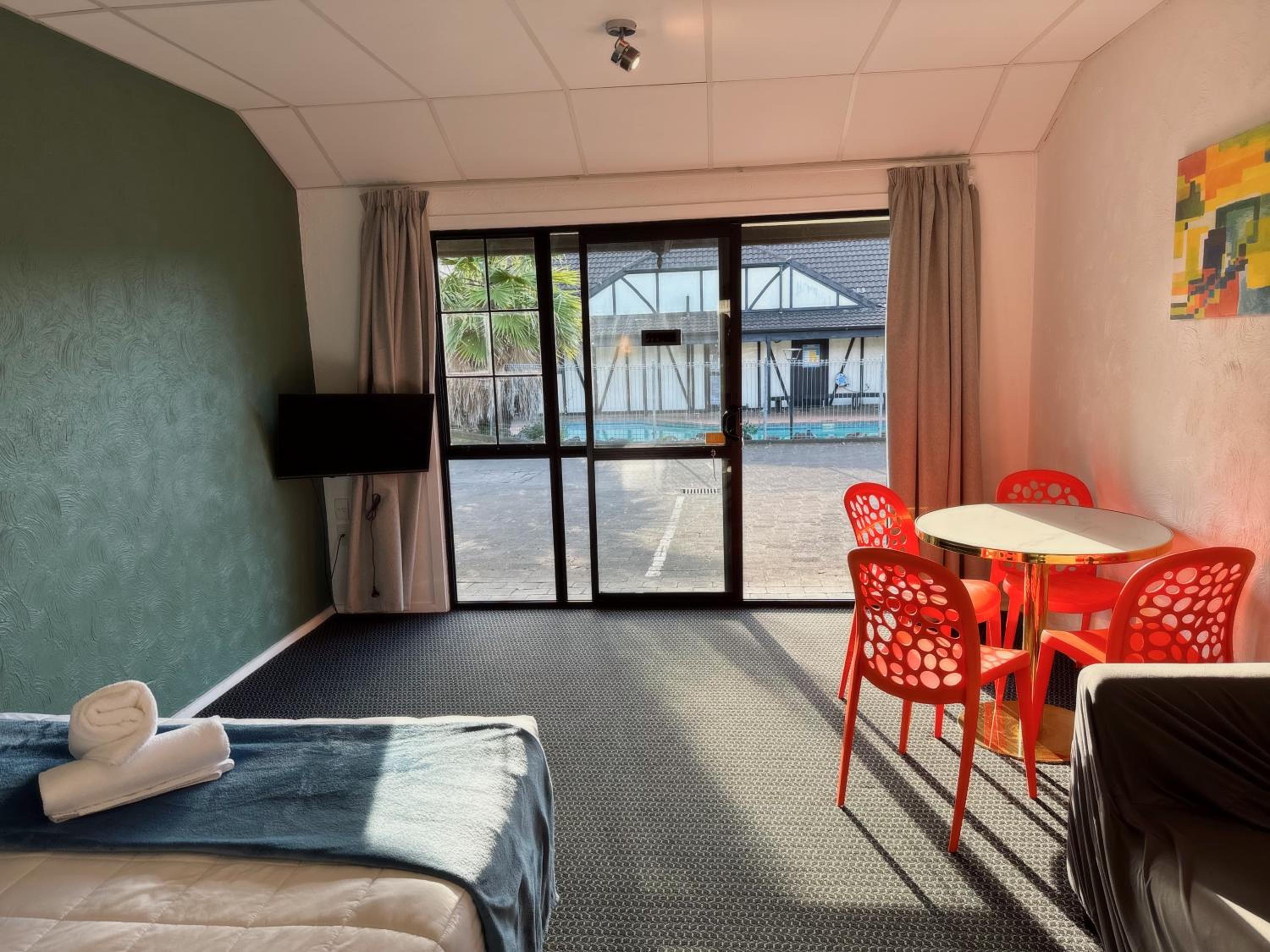 One-Bedroom Apartment - Photo 3