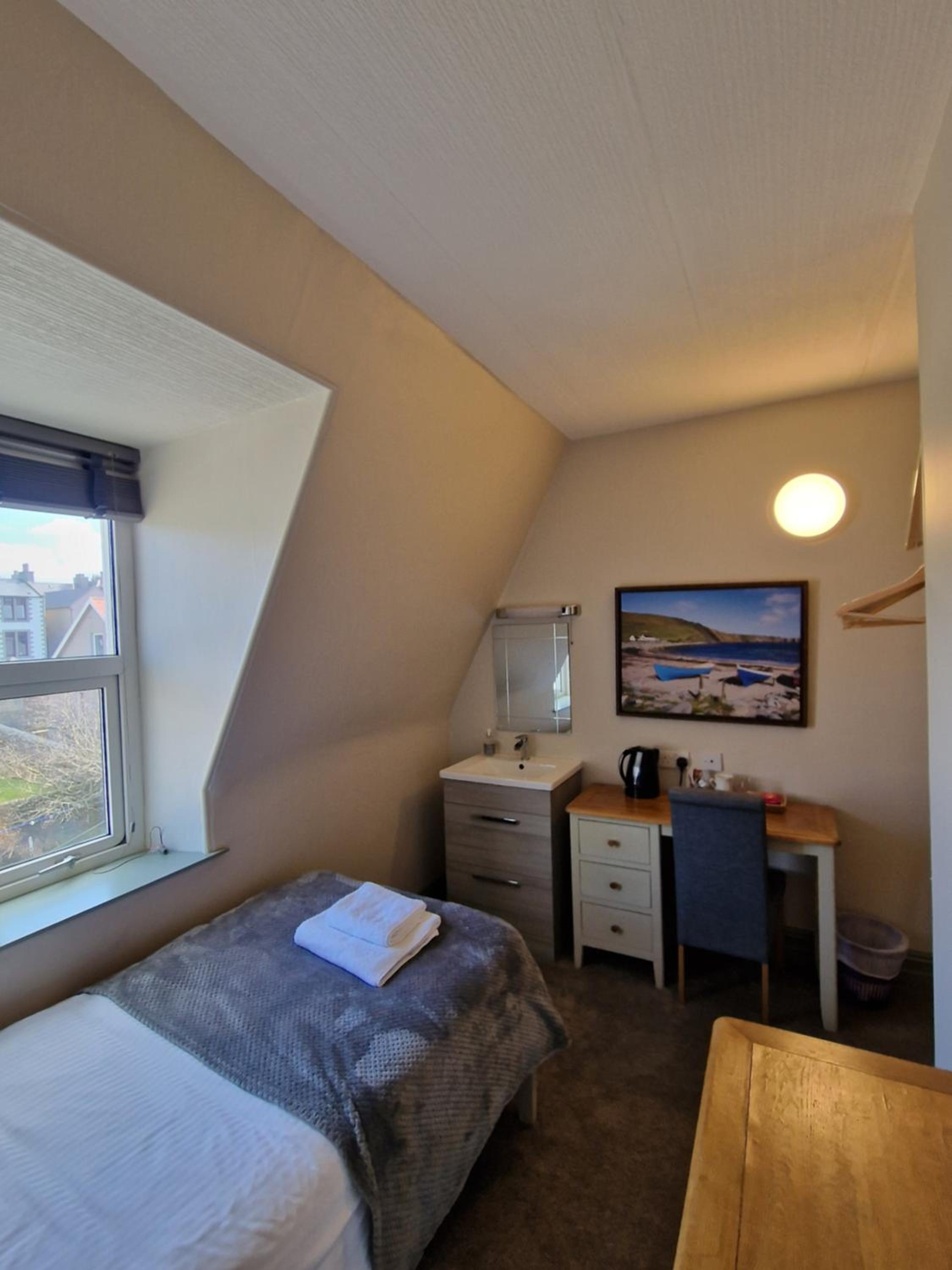 Single Room with Shared Bathroom photo 3