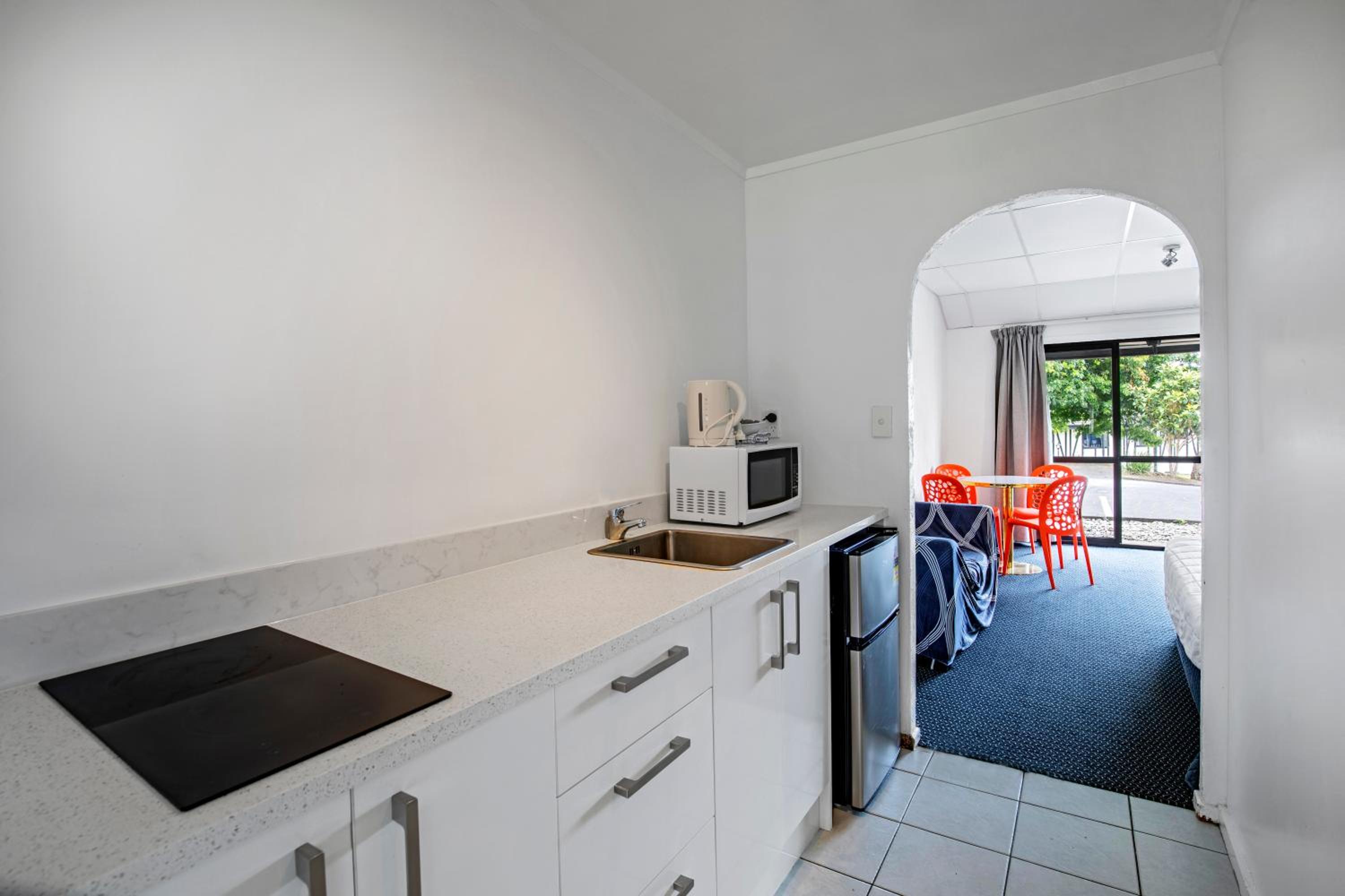 One-Bedroom Apartment - Photo 4