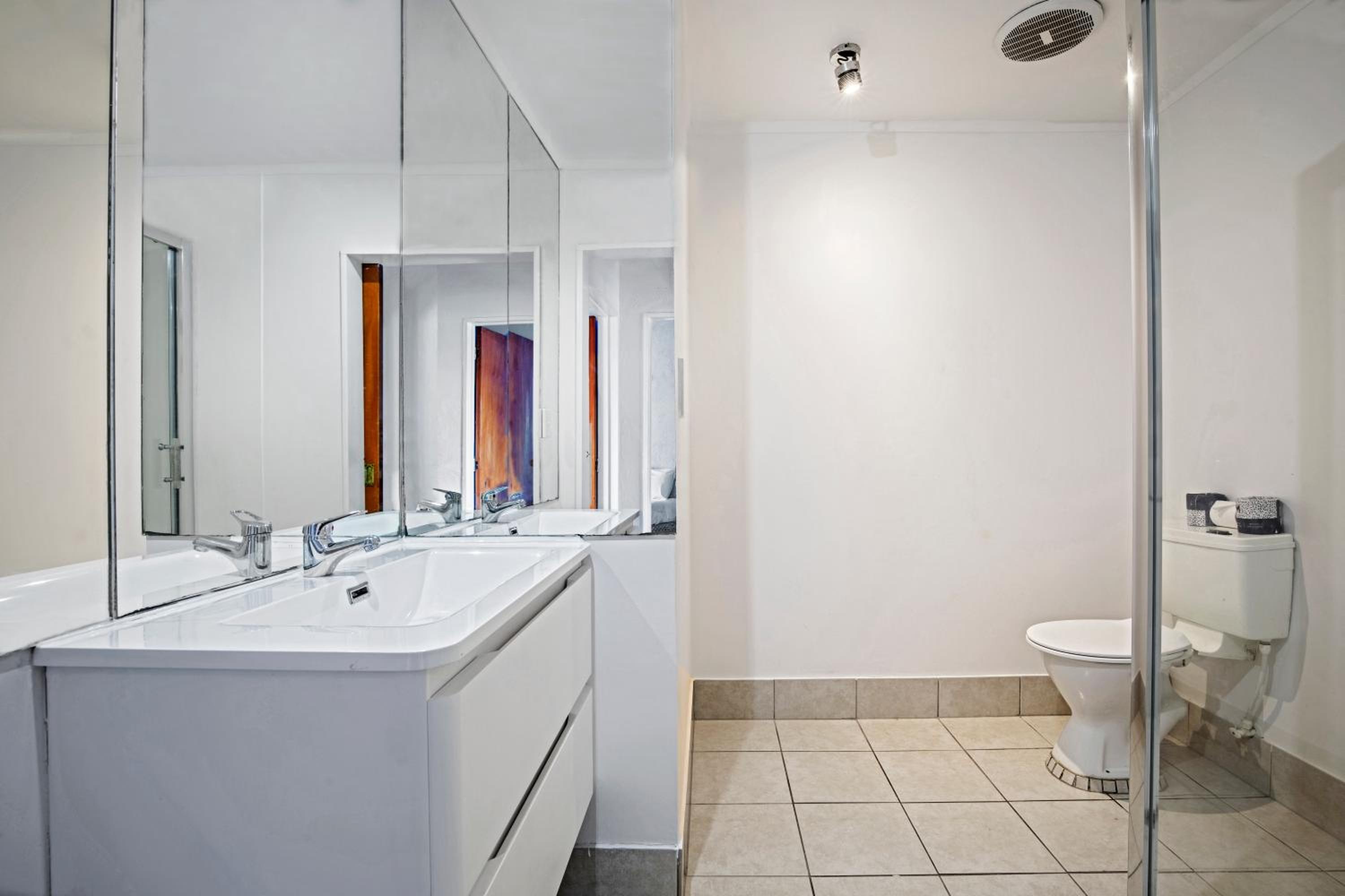 Three-Bedroom Apartment - Photo 5