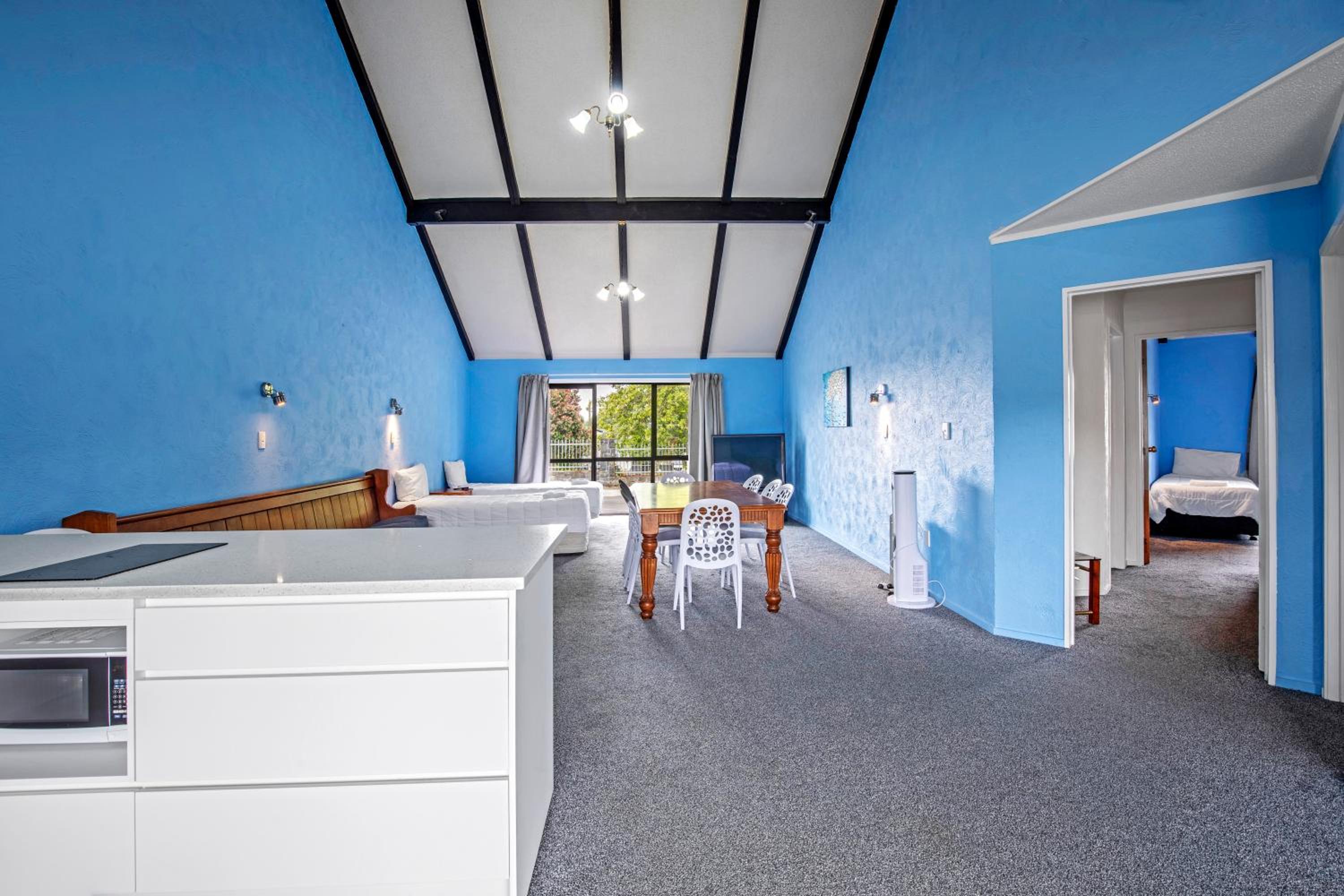 Three-Bedroom Apartment - Photo 4