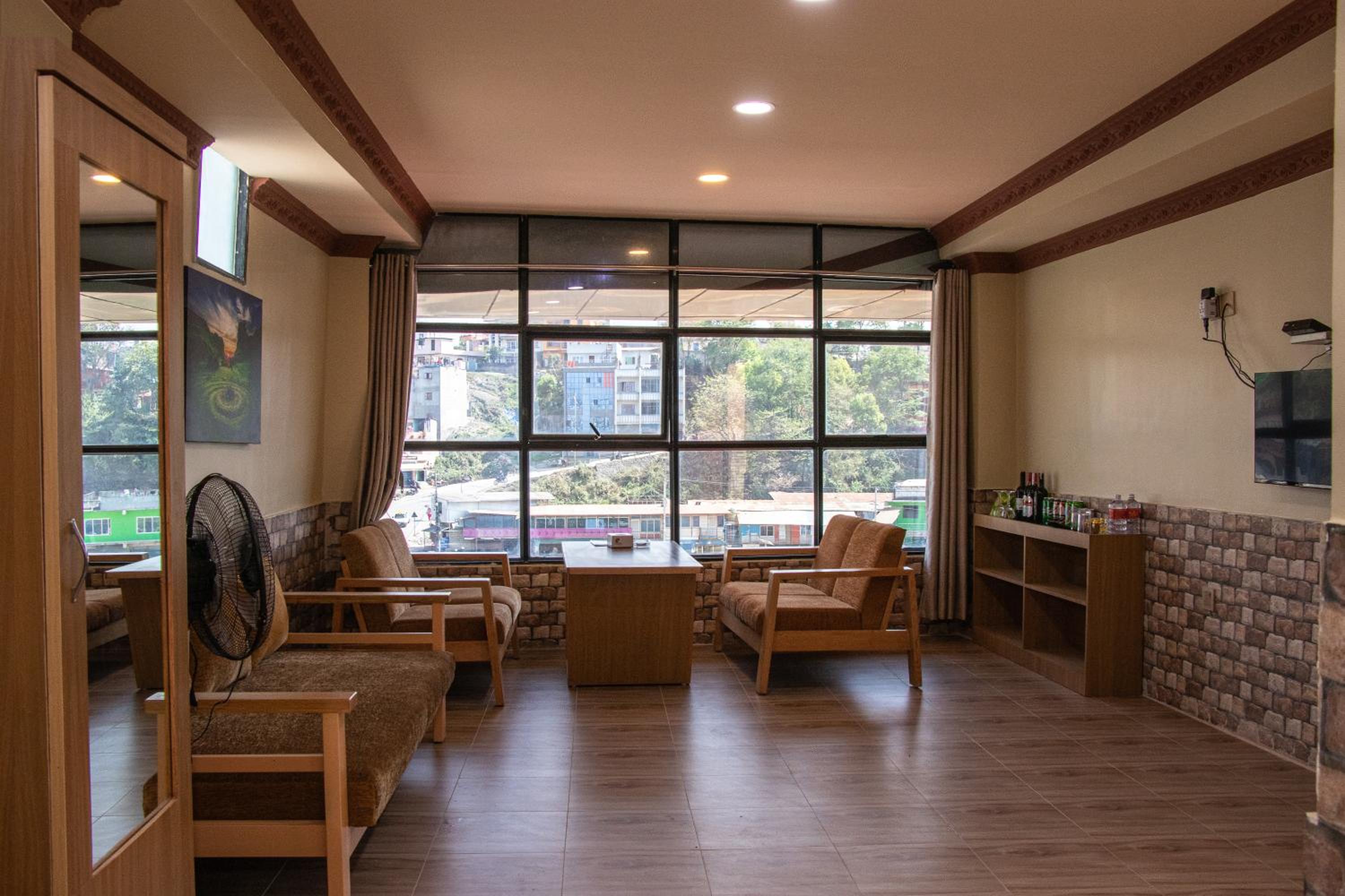One-Bedroom Apartment photo 1